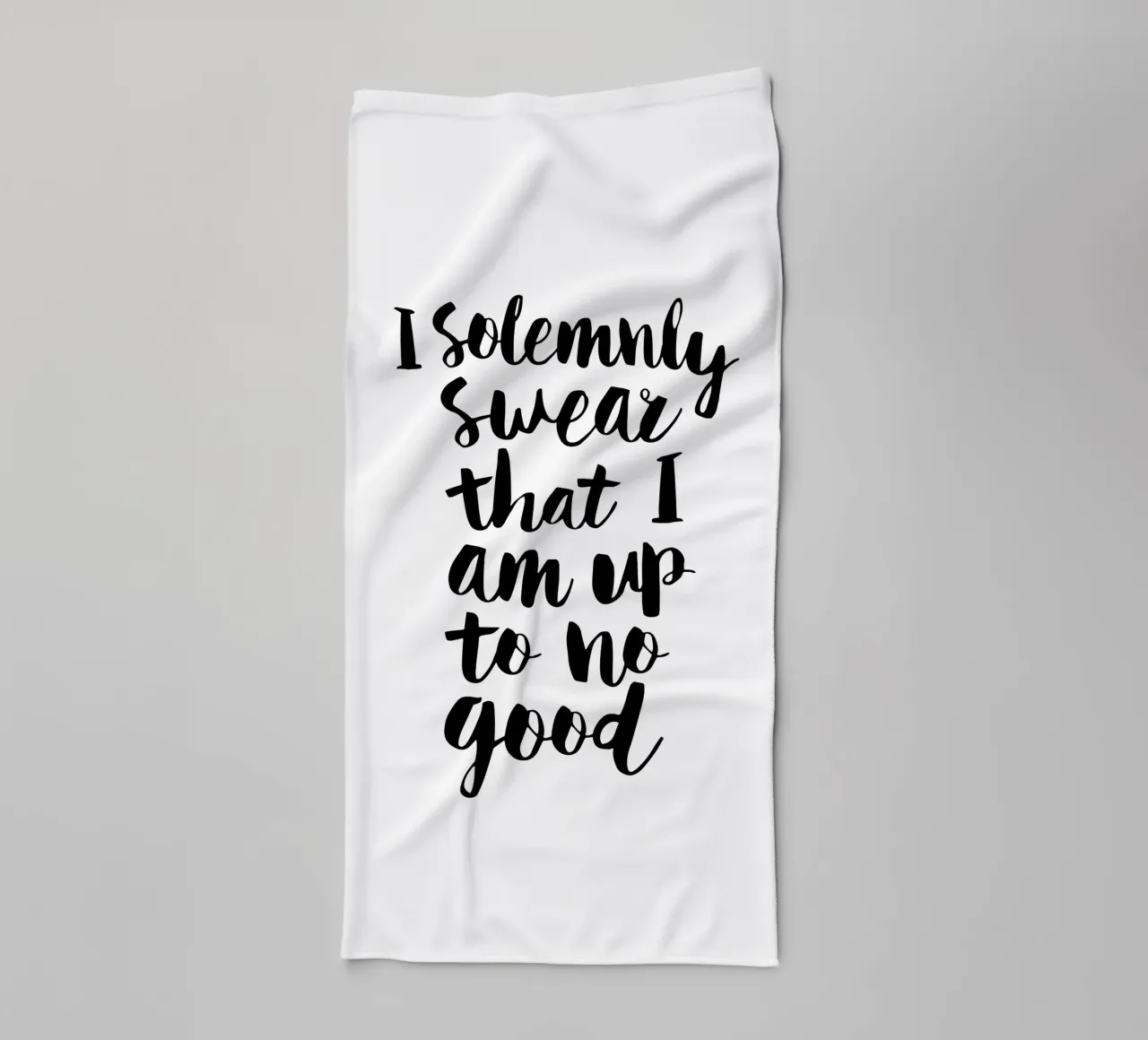 Giuro solennemente che non sto combinando nulla di buono asciugamano da bagno da THE MOTIVATED TYPE