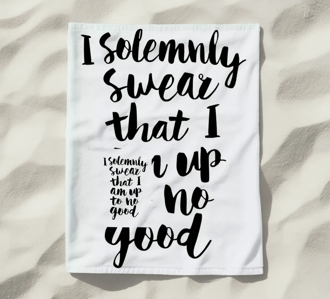 Giuro solennemente che non sto combinando nulla di buono telo mare da THE MOTIVATED TYPE