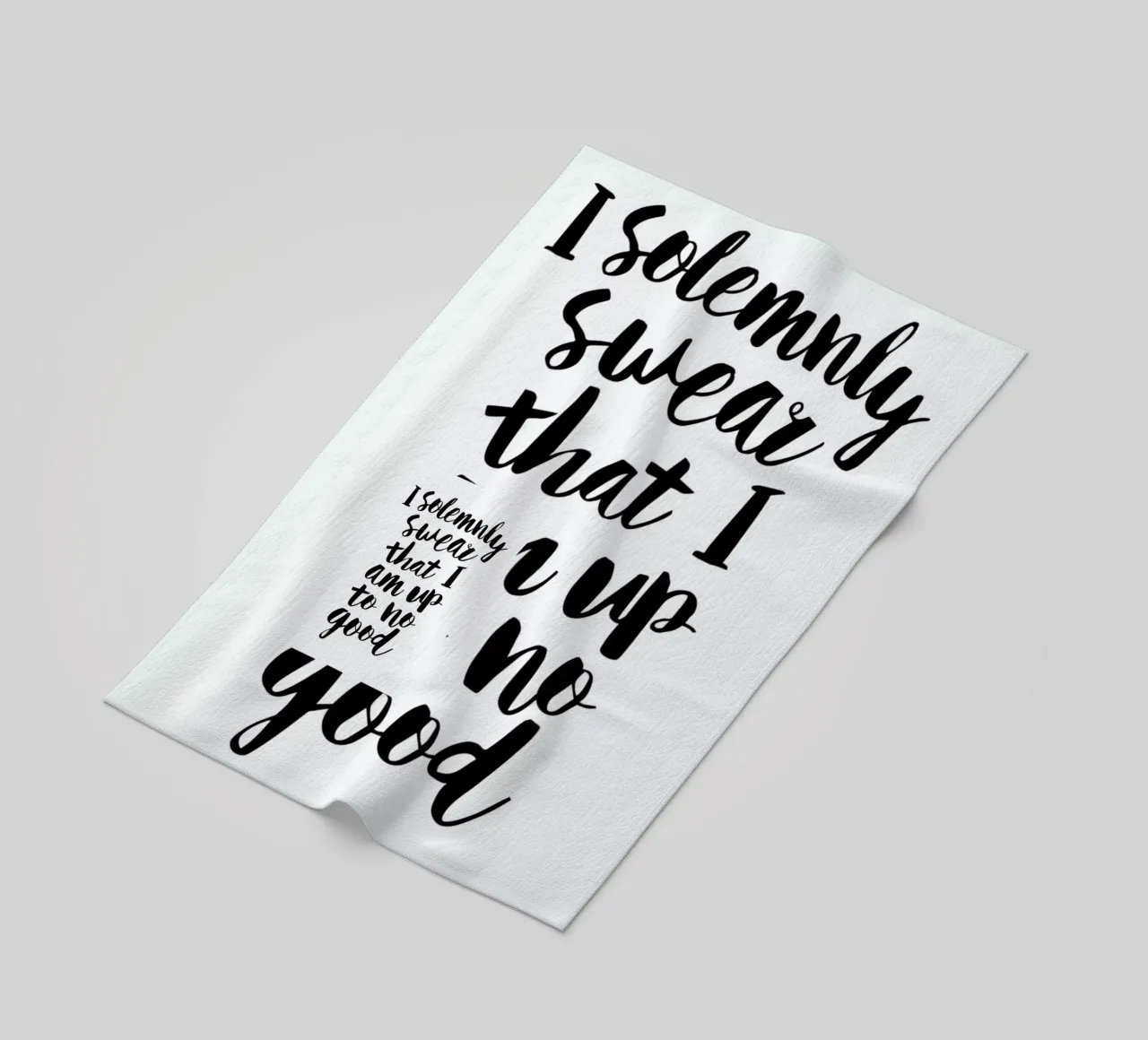 Giuro solennemente che non sto combinando nulla di buono telo mare da THE MOTIVATED TYPE