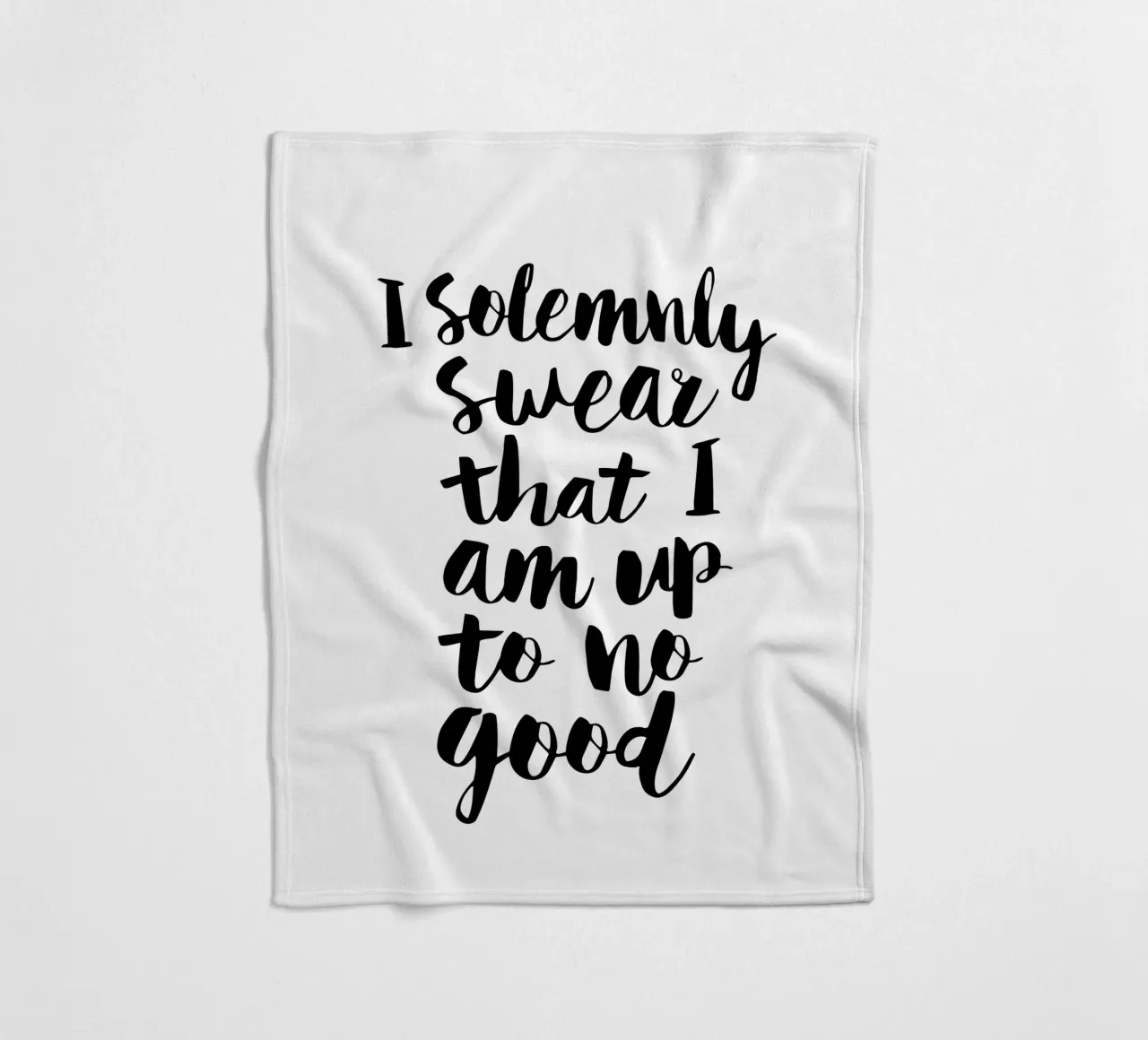 Ich schwöre feierlich, dass ich nichts Gutes im Schilde führe Fleecedecke von THE MOTIVATED TYPE