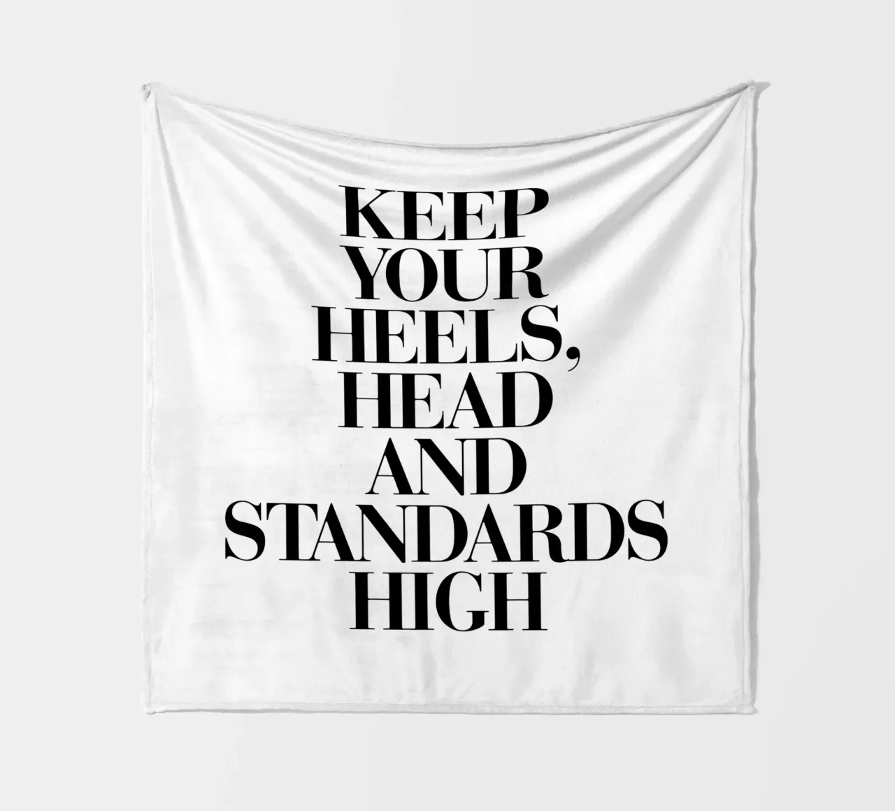 Halten Sie Ihre Absätze, Ihren Kopf und Ihre Standards hoch Typografie Design Fleecedecke von THE MOTIVATED TYPE