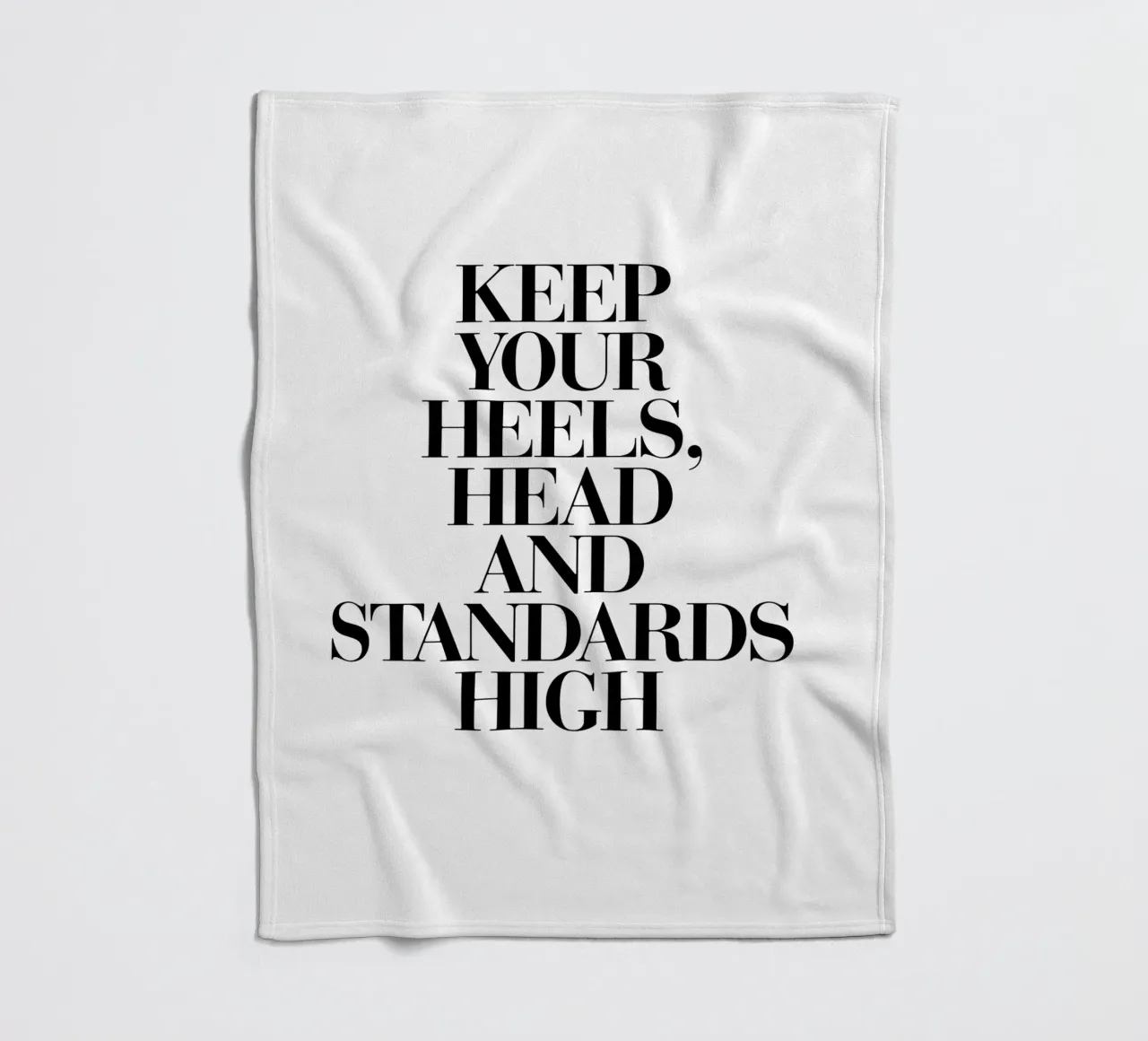 Halten Sie Ihre Absätze, Ihren Kopf und Ihre Standards hoch Typografie Design Fleecedecke von THE MOTIVATED TYPE