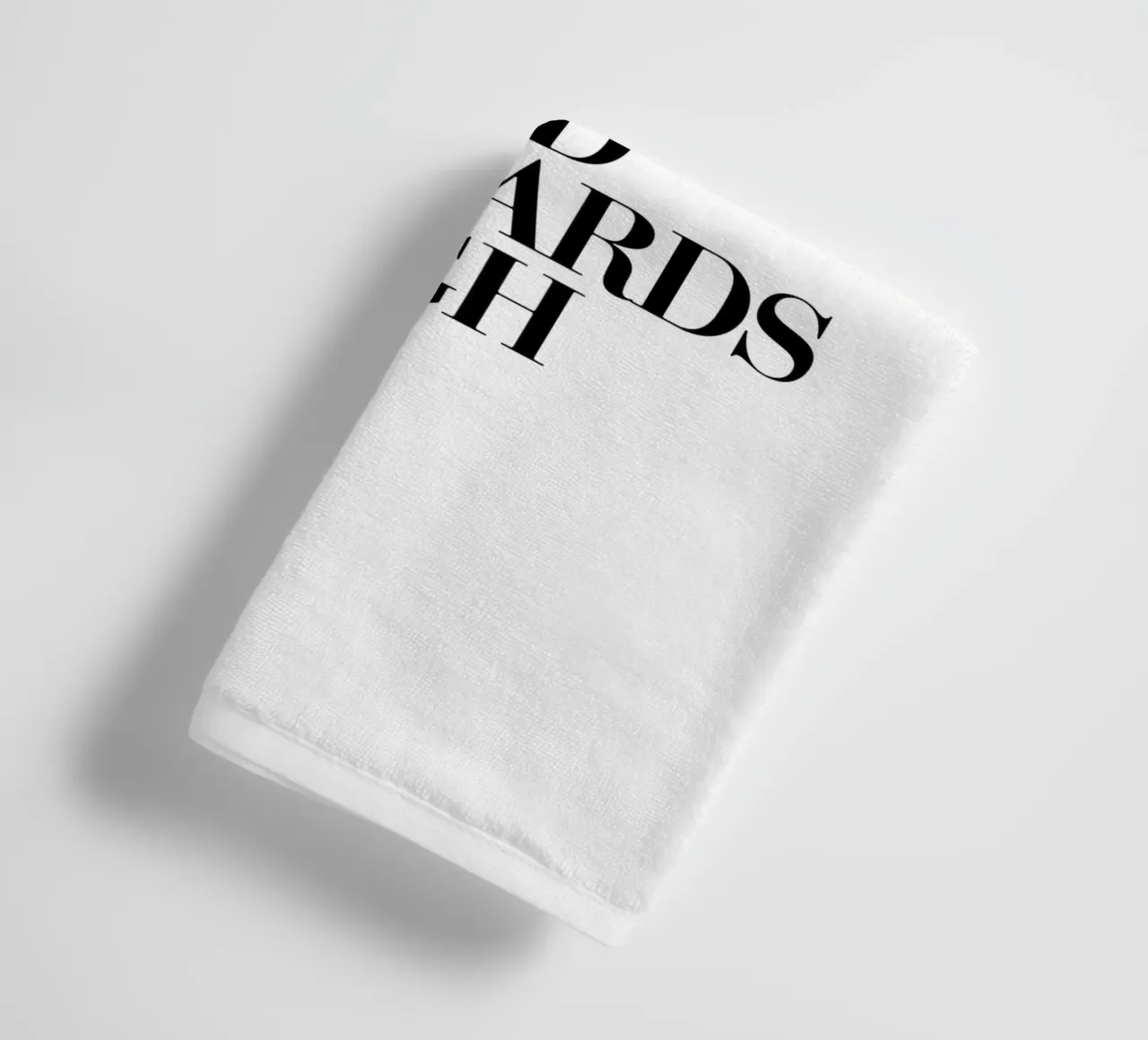 Halten Sie Ihre Absätze, Ihren Kopf und Ihre Standards hoch Typografie Design Handtuch von THE MOTIVATED TYPE