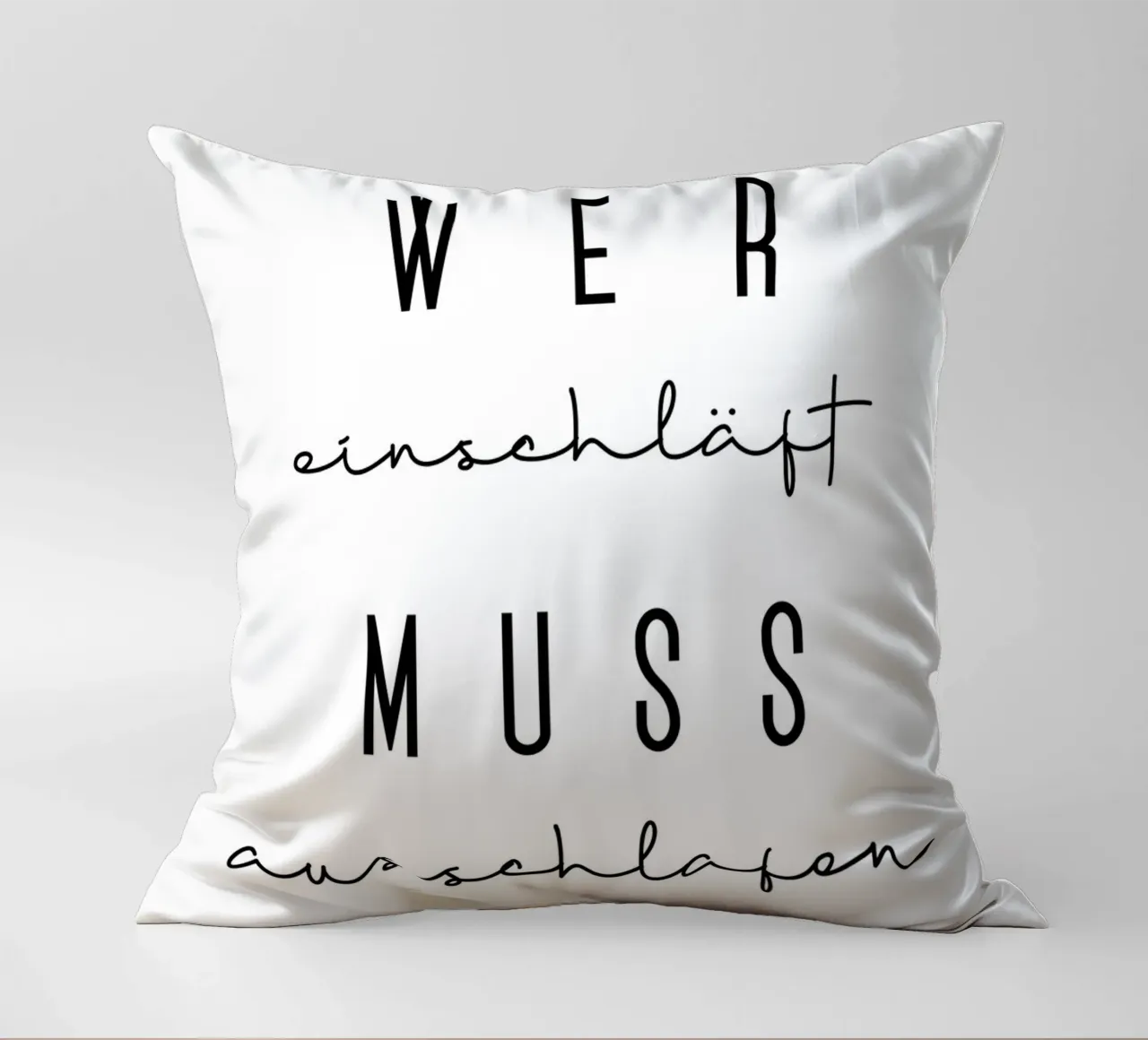 Wer einschläft muss ausschlafen cuscino da BAINAI