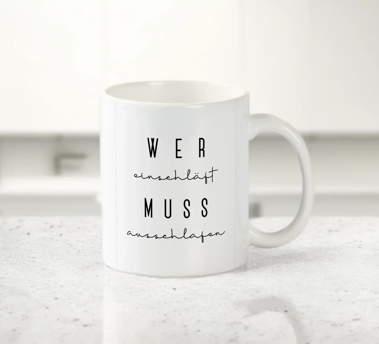 Wer einschläft muss ausschlafen tazza in ceramica da BAINAI