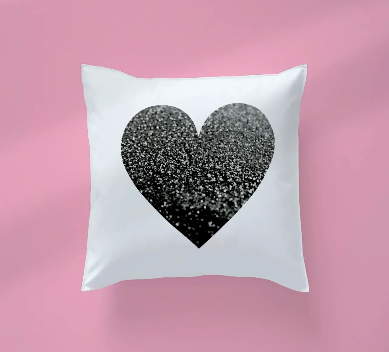Cuore nero cuscino da Monika Strigel