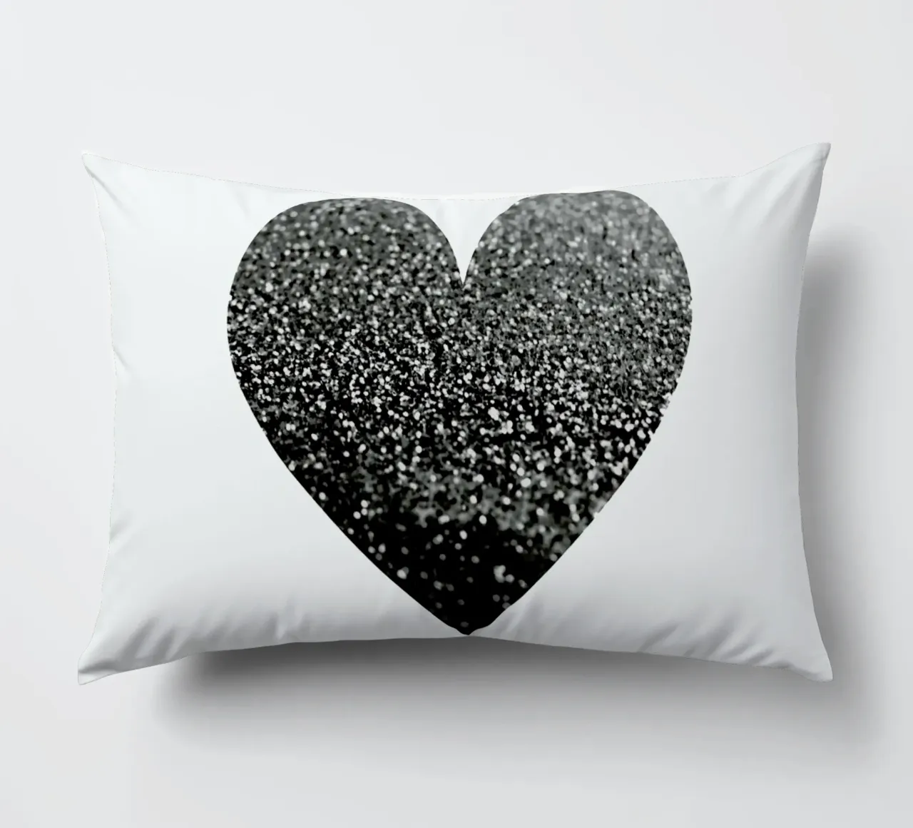 Cuore nero cuscino da Monika Strigel