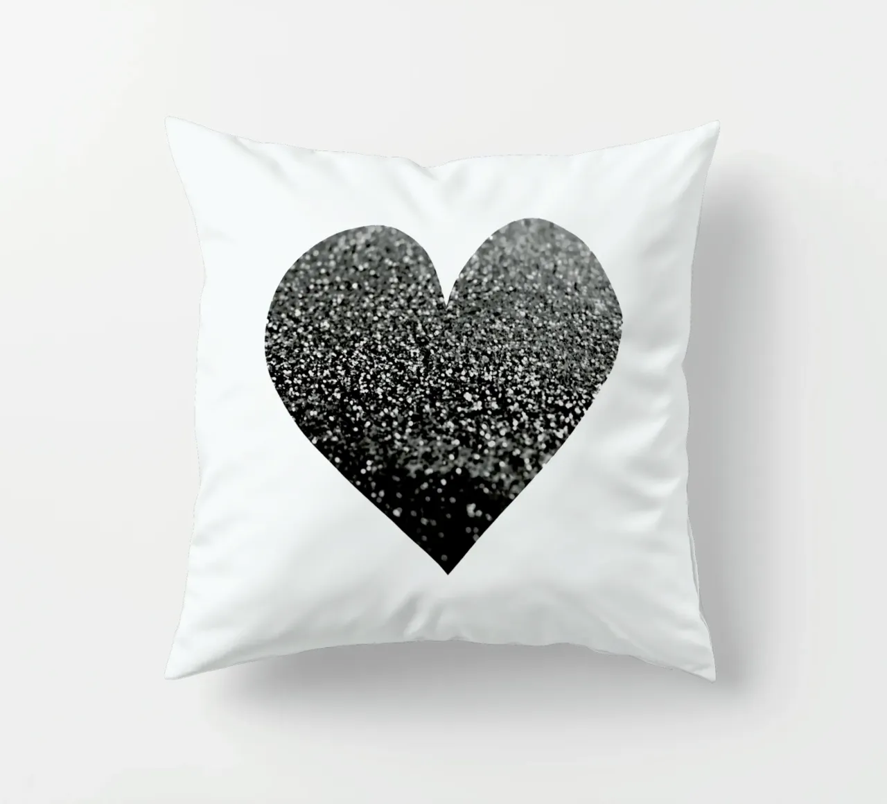 Cuore nero cuscino da Monika Strigel