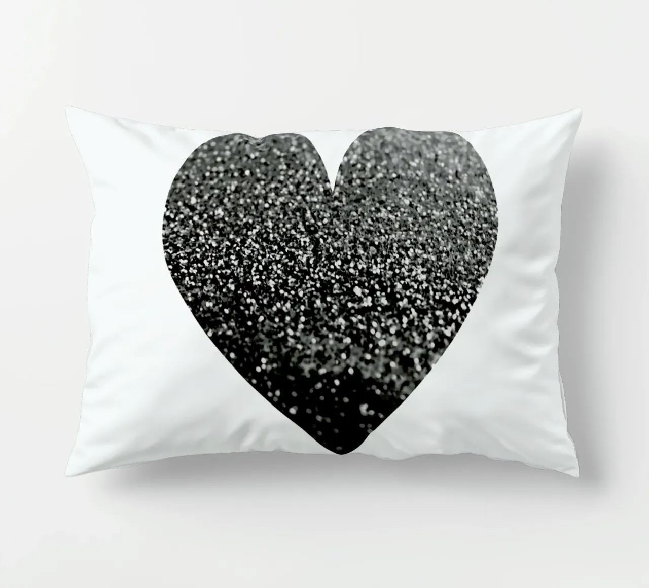 Cuore nero cuscino da Monika Strigel