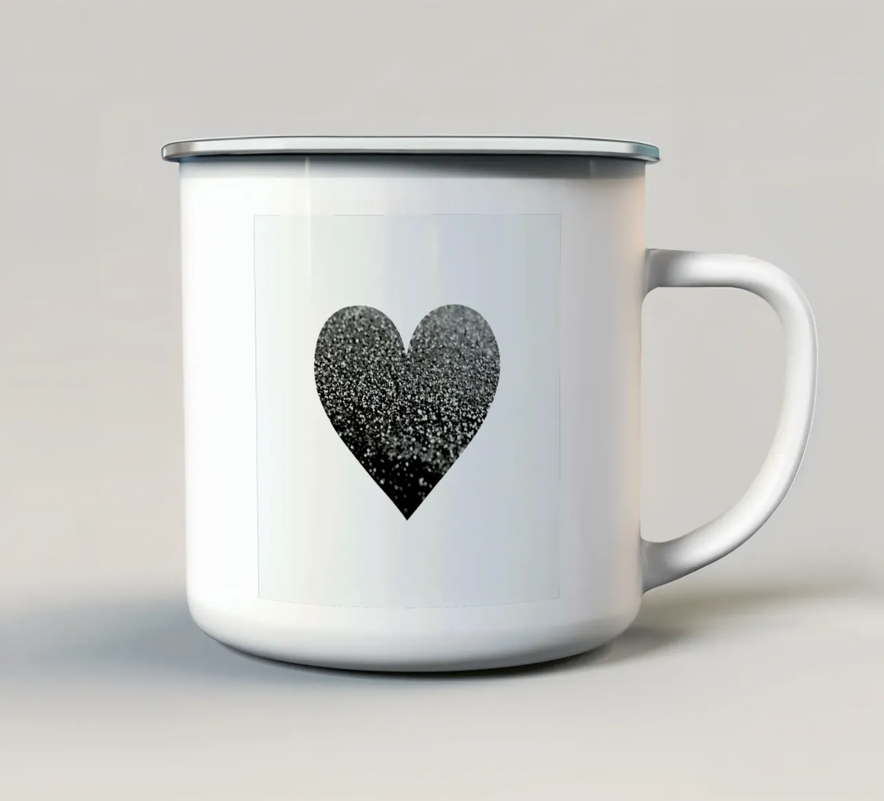 Cuore nero tazza in smalto da Monika Strigel