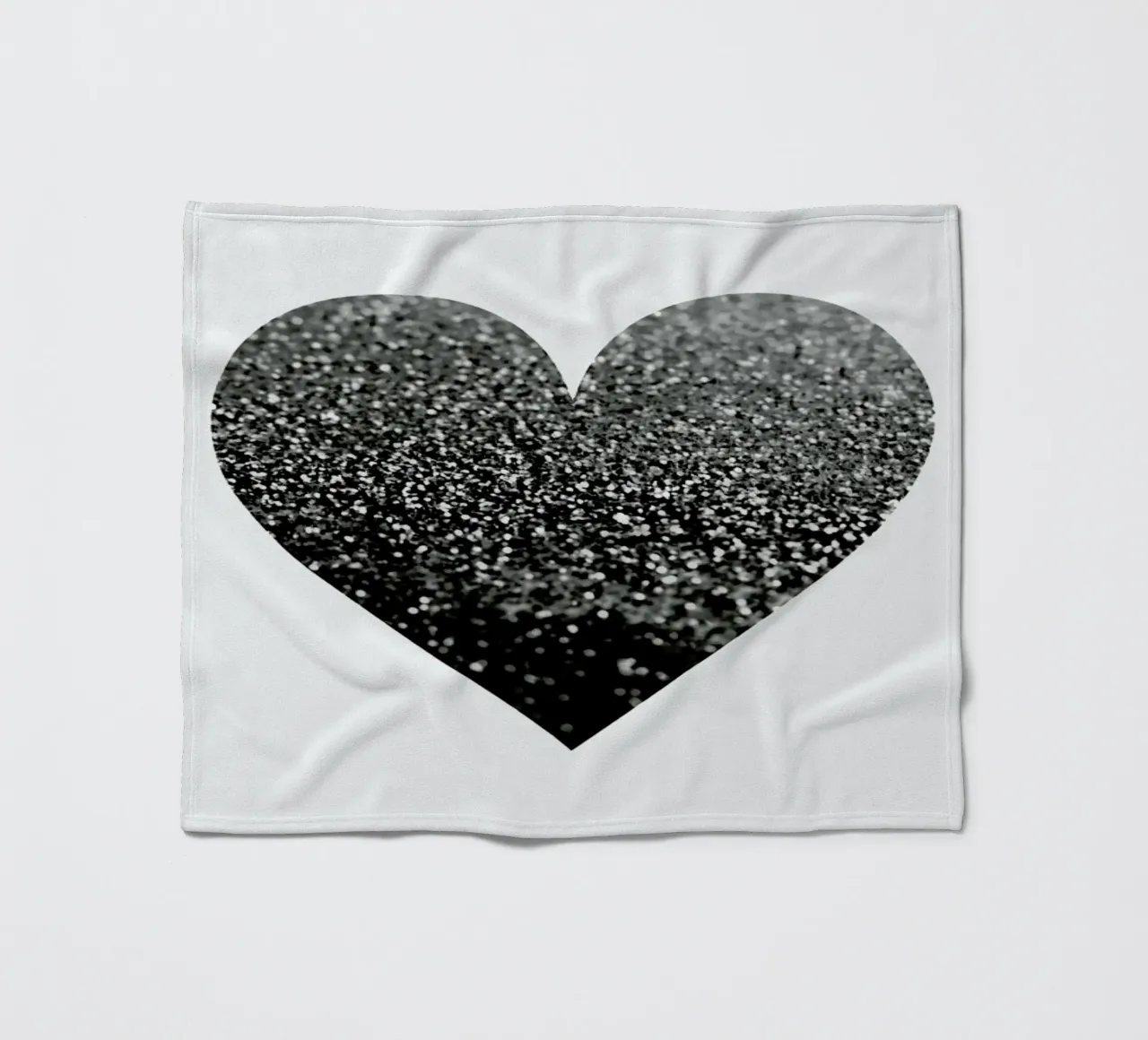 Cuore nero coperta in pile da Monika Strigel