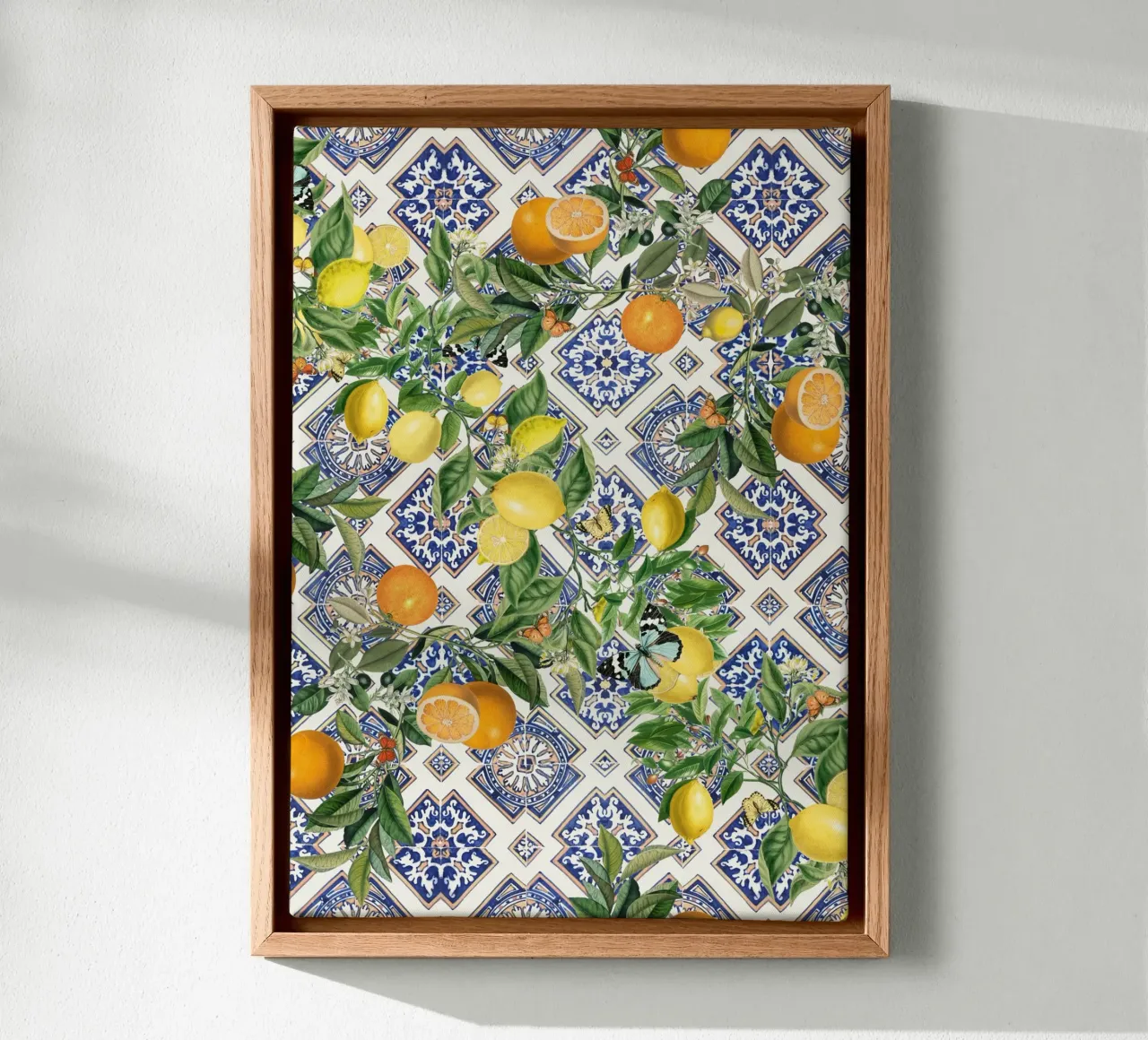 Limoni, agrumi e piastrelle blu tela con Cornice a cassetta da Bloomery Decor
