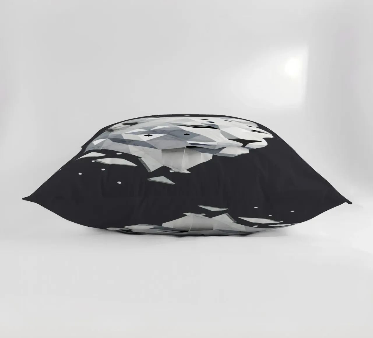 Geometrischer Schneeleopard – Eleganz der Wildnis Kissen von namosh