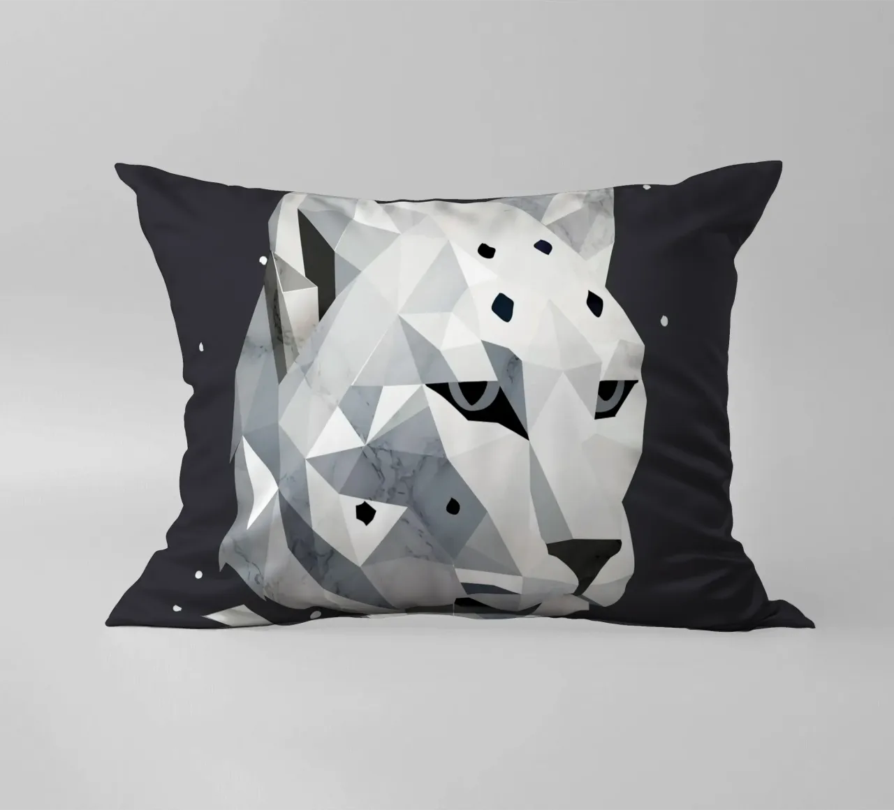 Geometrischer Schneeleopard – Eleganz der Wildnis Kissen von namosh