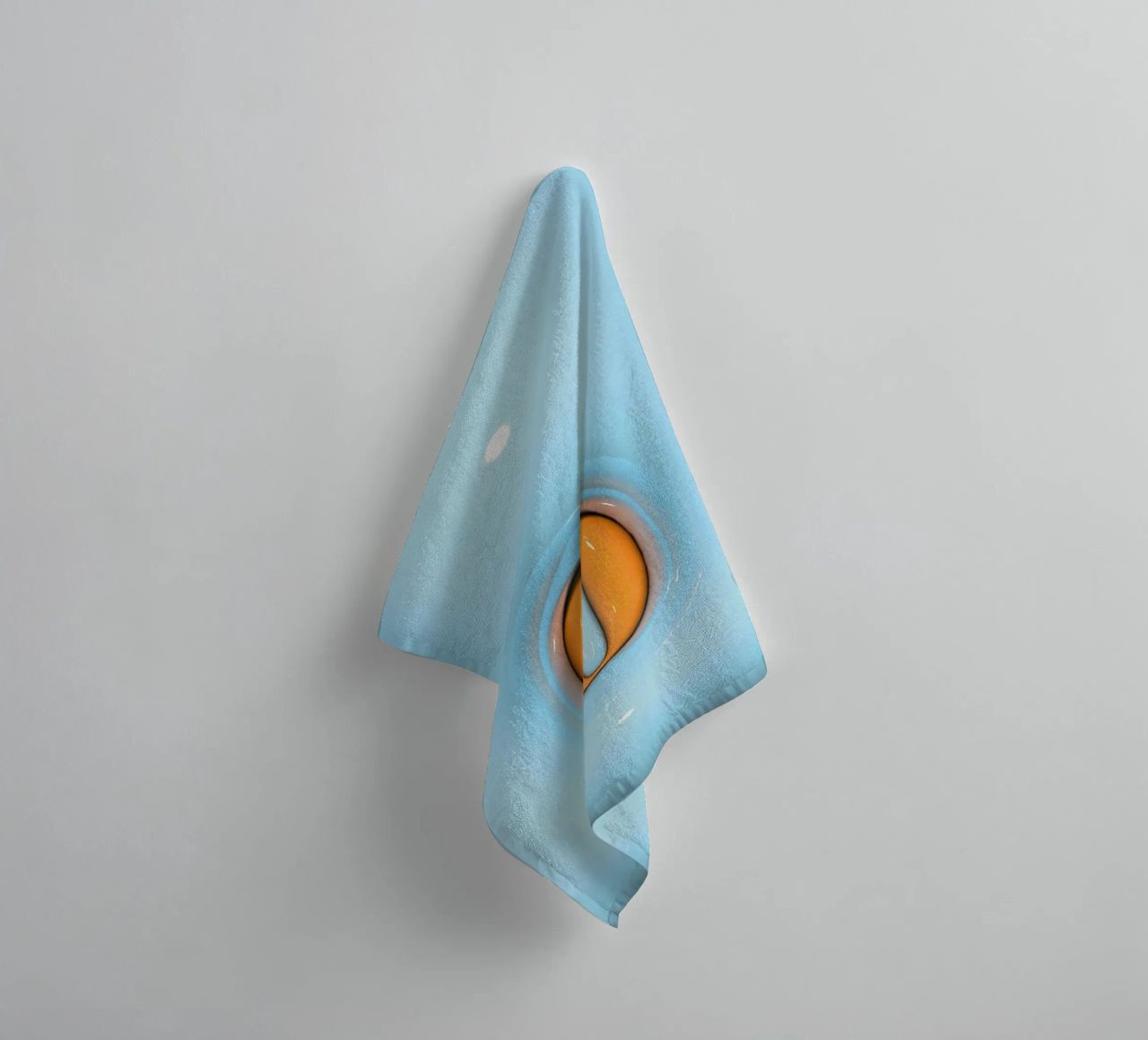 Bubblegum Inflate Initialen O Blau Handtuch von Malou-Studio