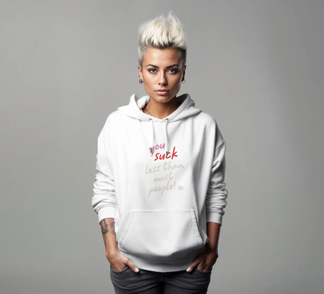 You suck less than most people! sudadera con capucha de edsonramosart
