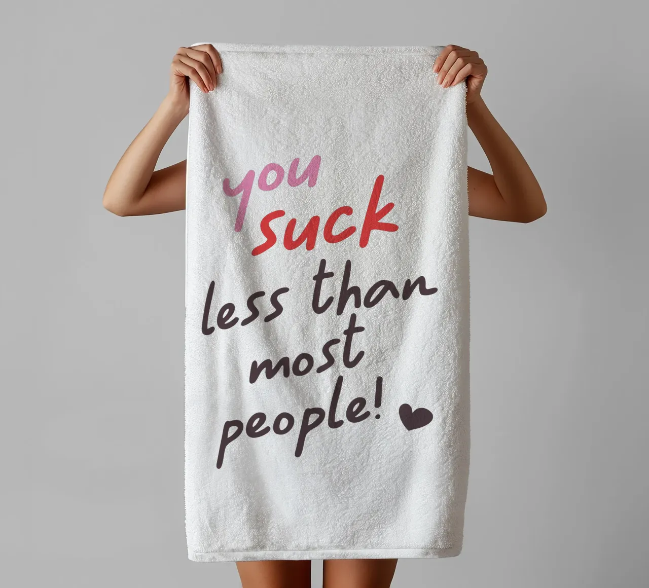 You suck less than most people! asciugamano da bagno da edsonramosart