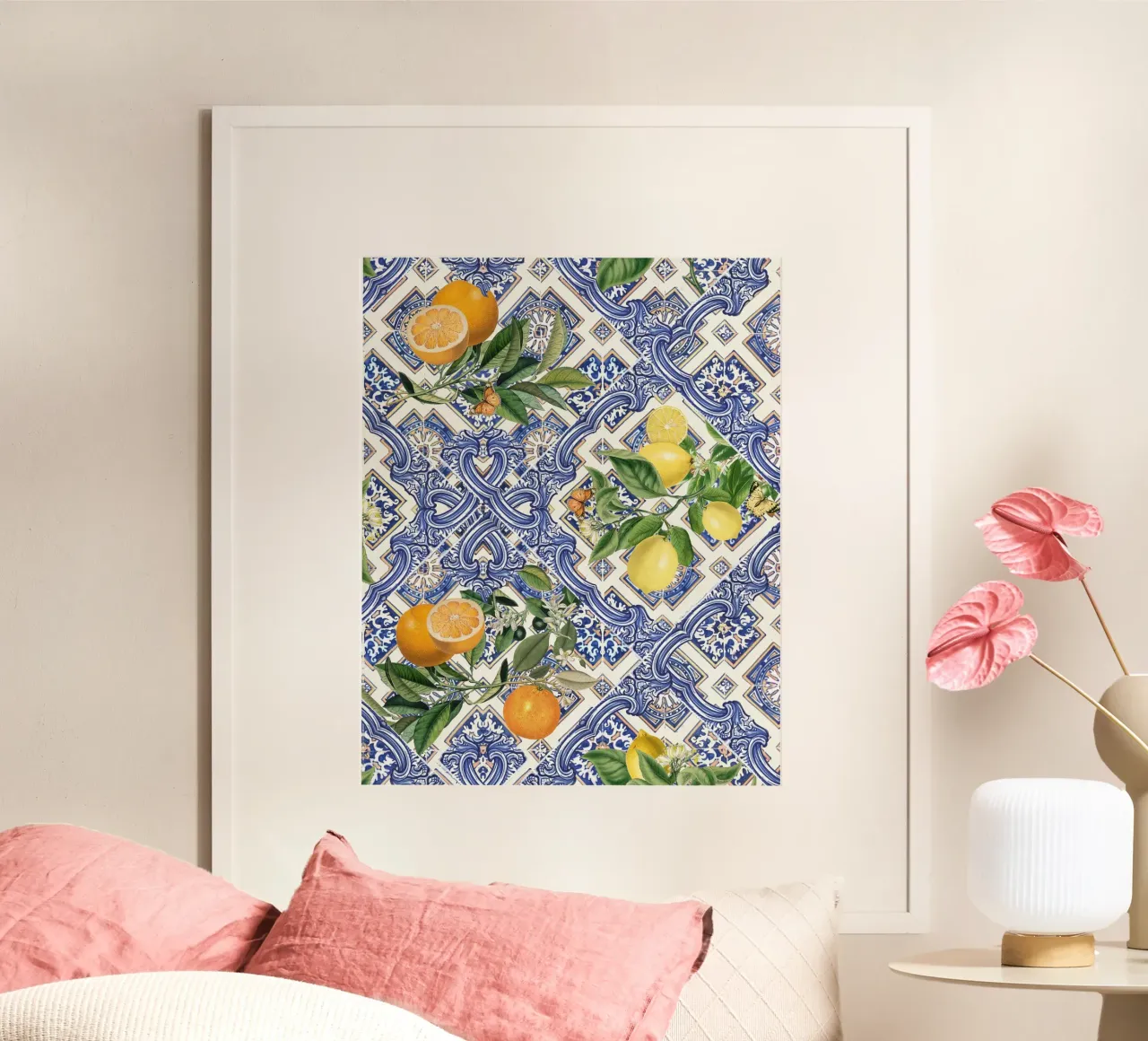 Piastrelle blu Sicilia, limoni, arance e agrumi poster con telaio in plastica da Bloomery Decor