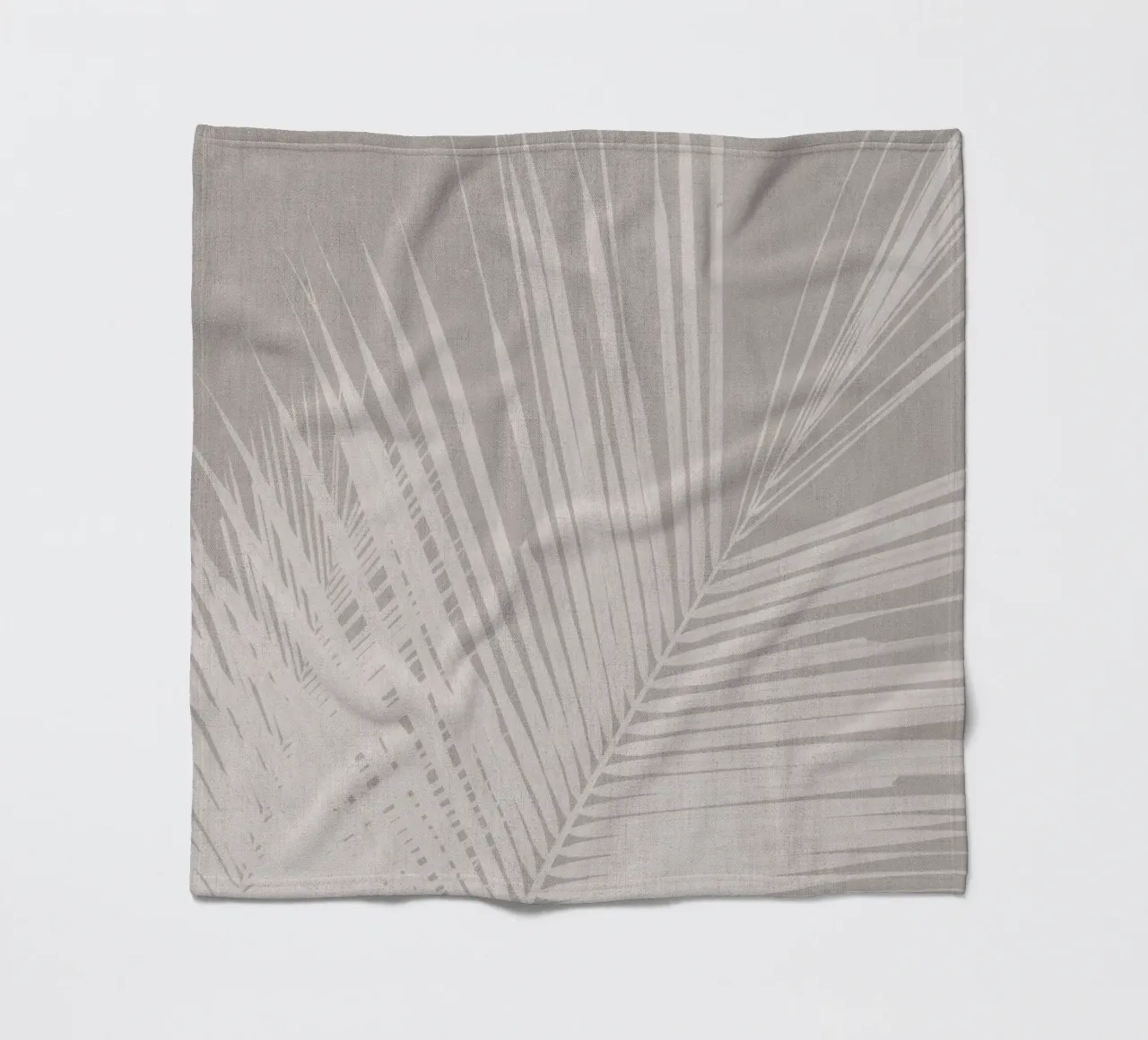 Feuille de palmier neutre sur lin beige plaid polaire de Bloomery Decor