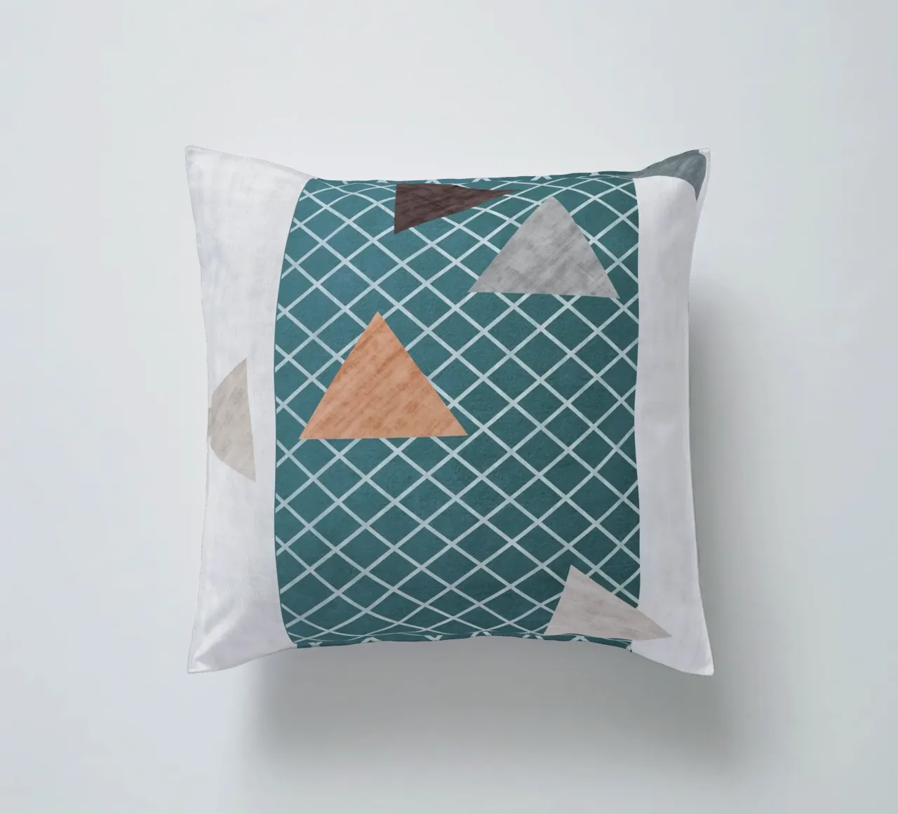 Triangles in various shades cojín de LisaArtes