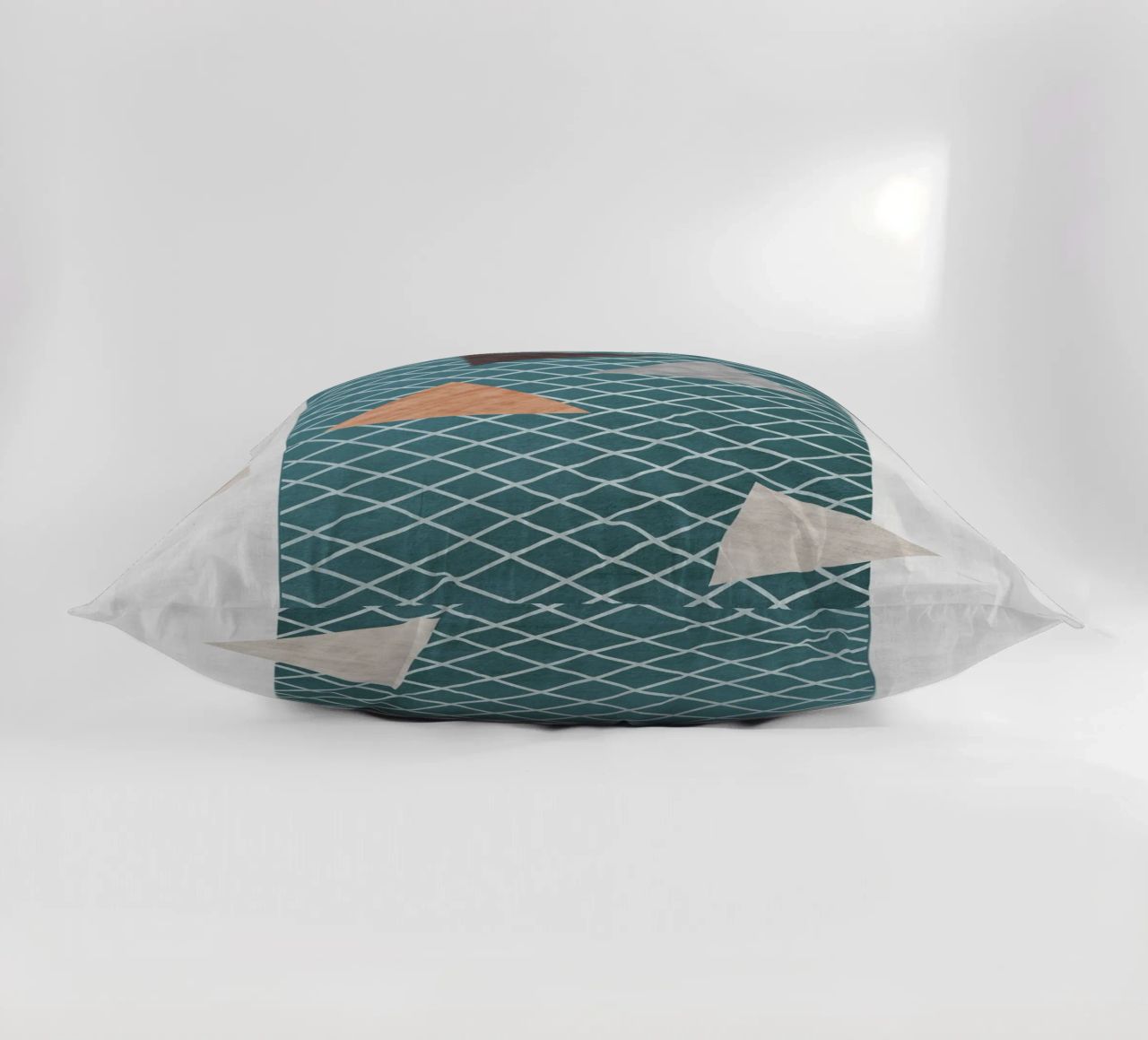 Triangles in various shades cuscino da LisaArtes