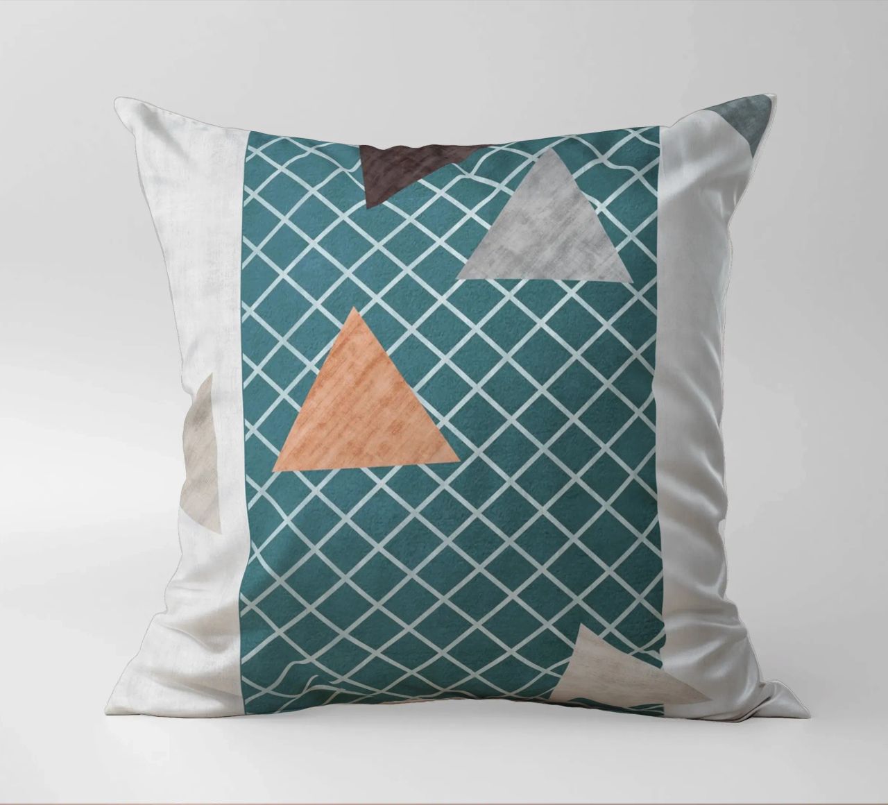 Triangles in various shades cuscino da LisaArtes