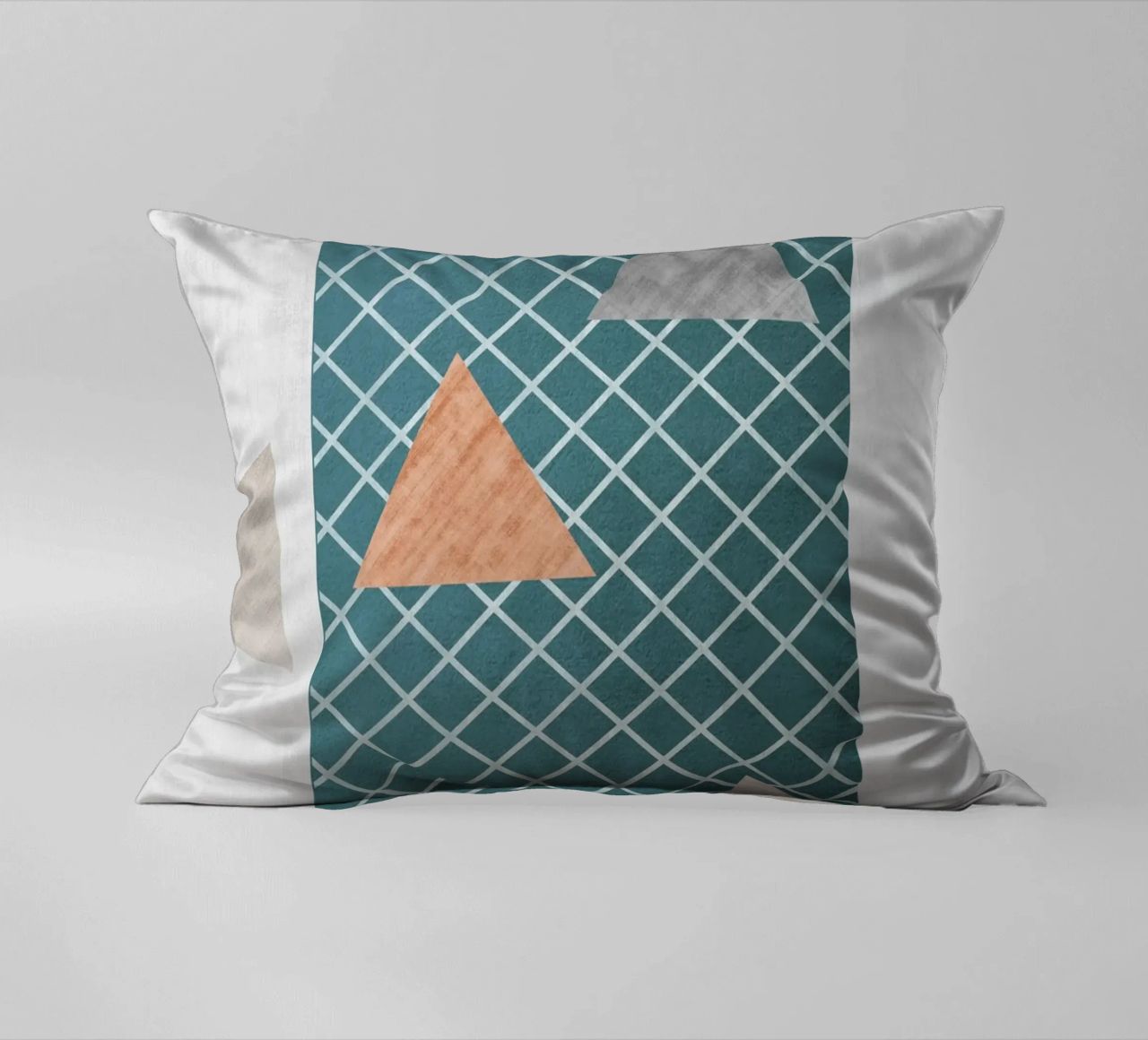 Triangles in various shades cuscino da LisaArtes