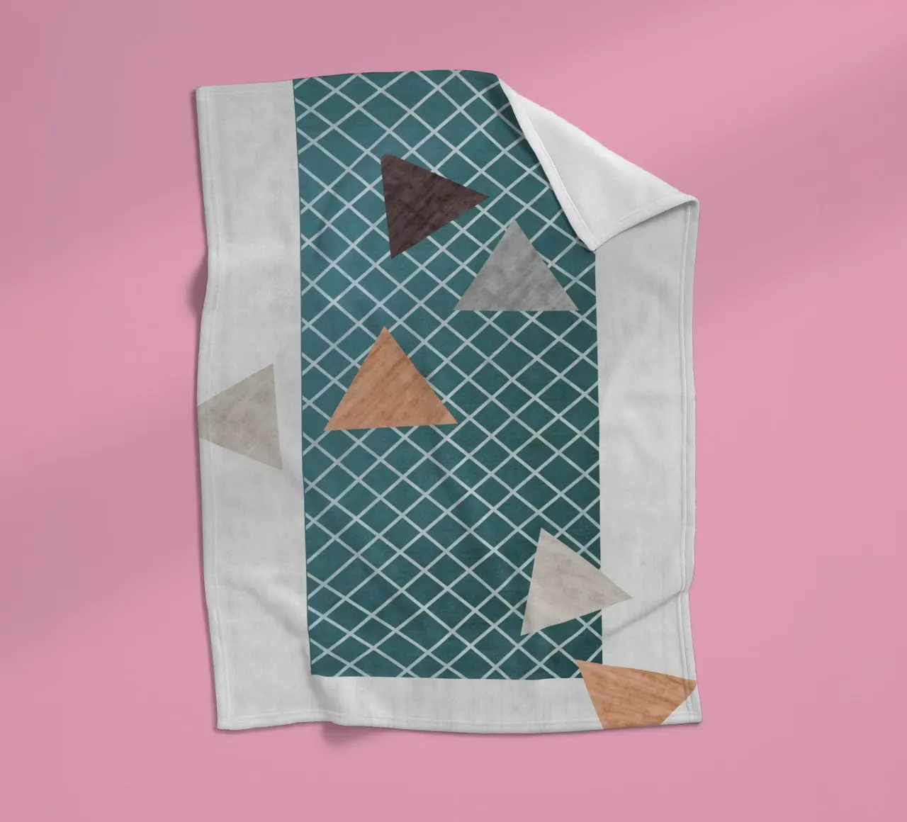 Triangles in various shades coperta in pile da LisaArtes