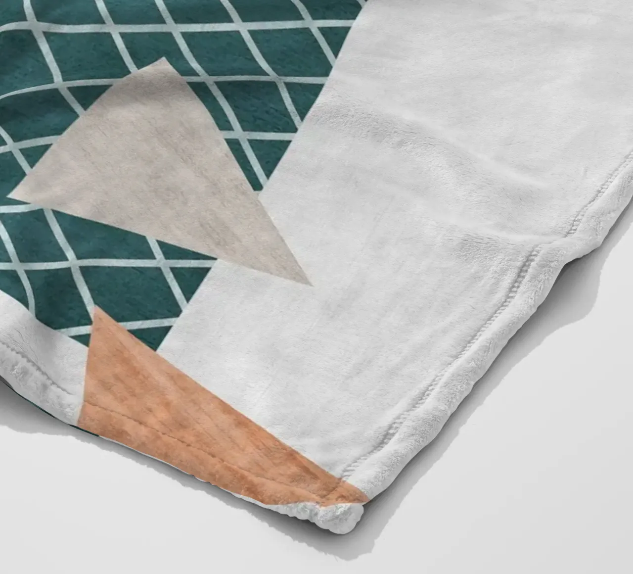 Triangles in various shades coperta in pile da LisaArtes