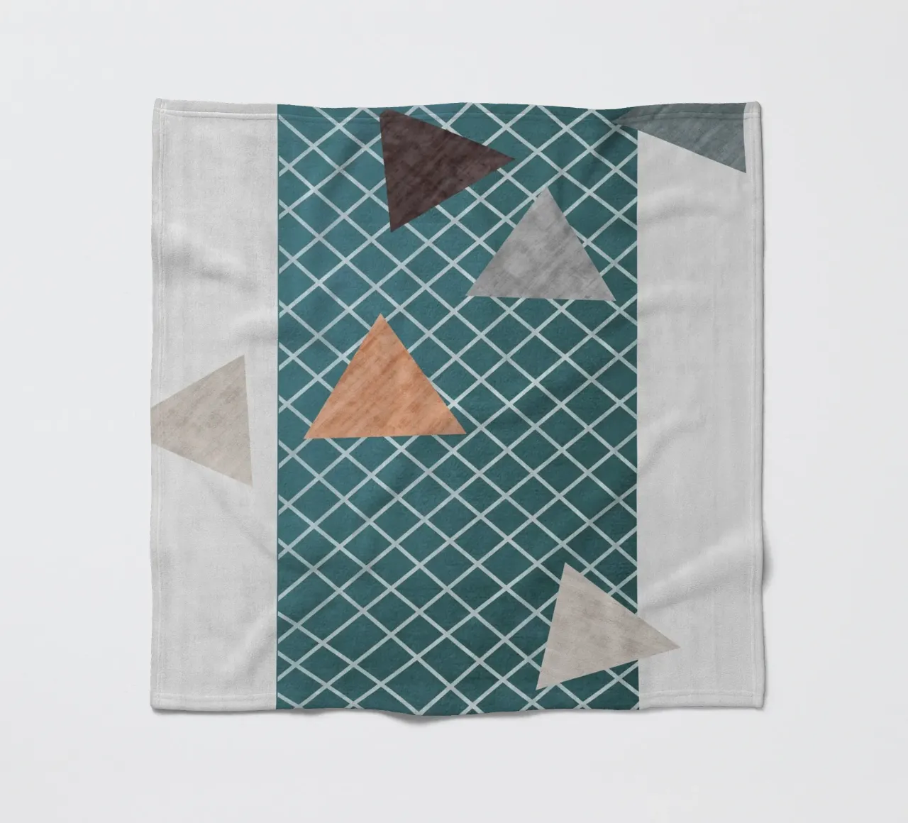 Triangles in various shades coperta in pile da LisaArtes