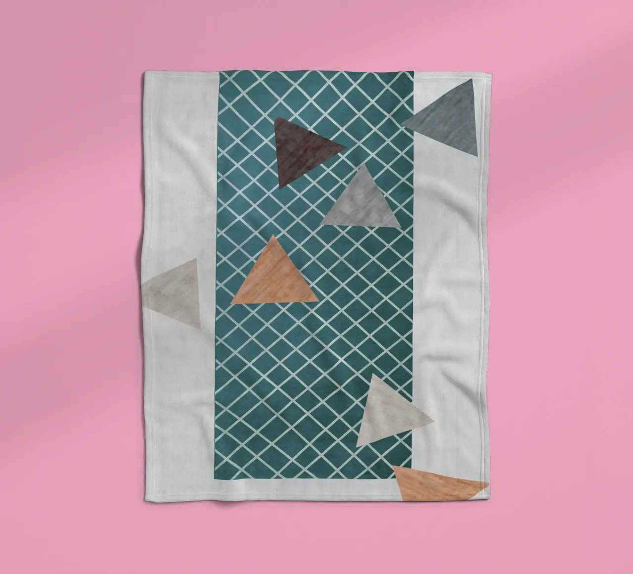 Triangles in various shades coperta in pile da LisaArtes