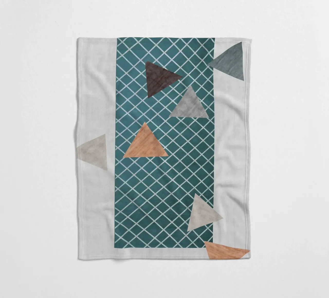 Triangles in various shades coperta in pile da LisaArtes