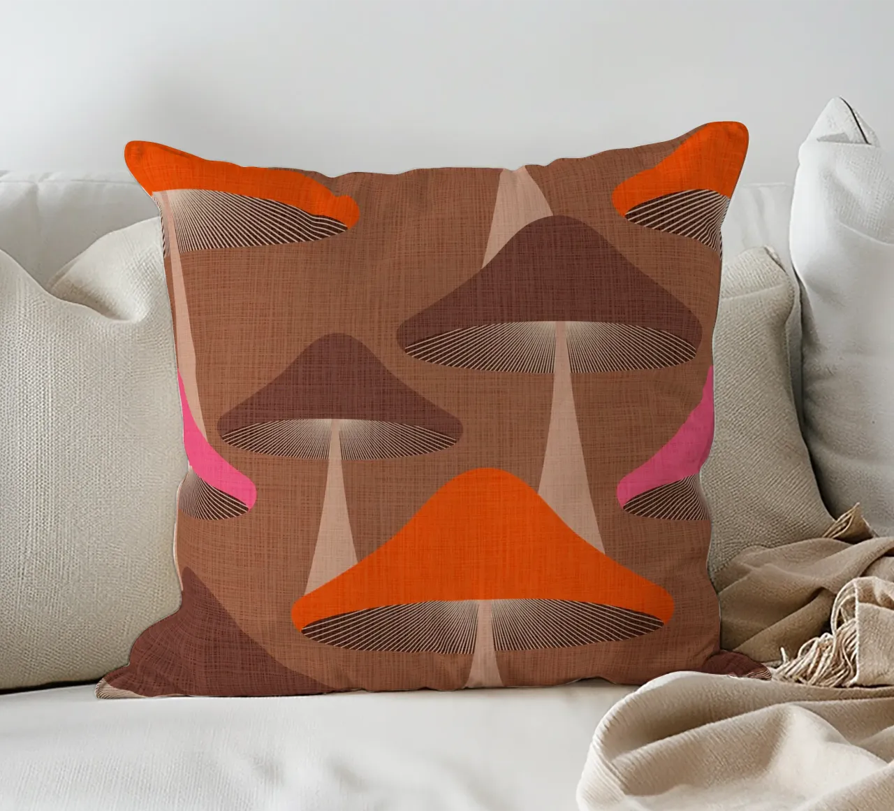 Surreale Mid Mod Fungi Design - Mousse Mocha cuscino da Dominique Vari