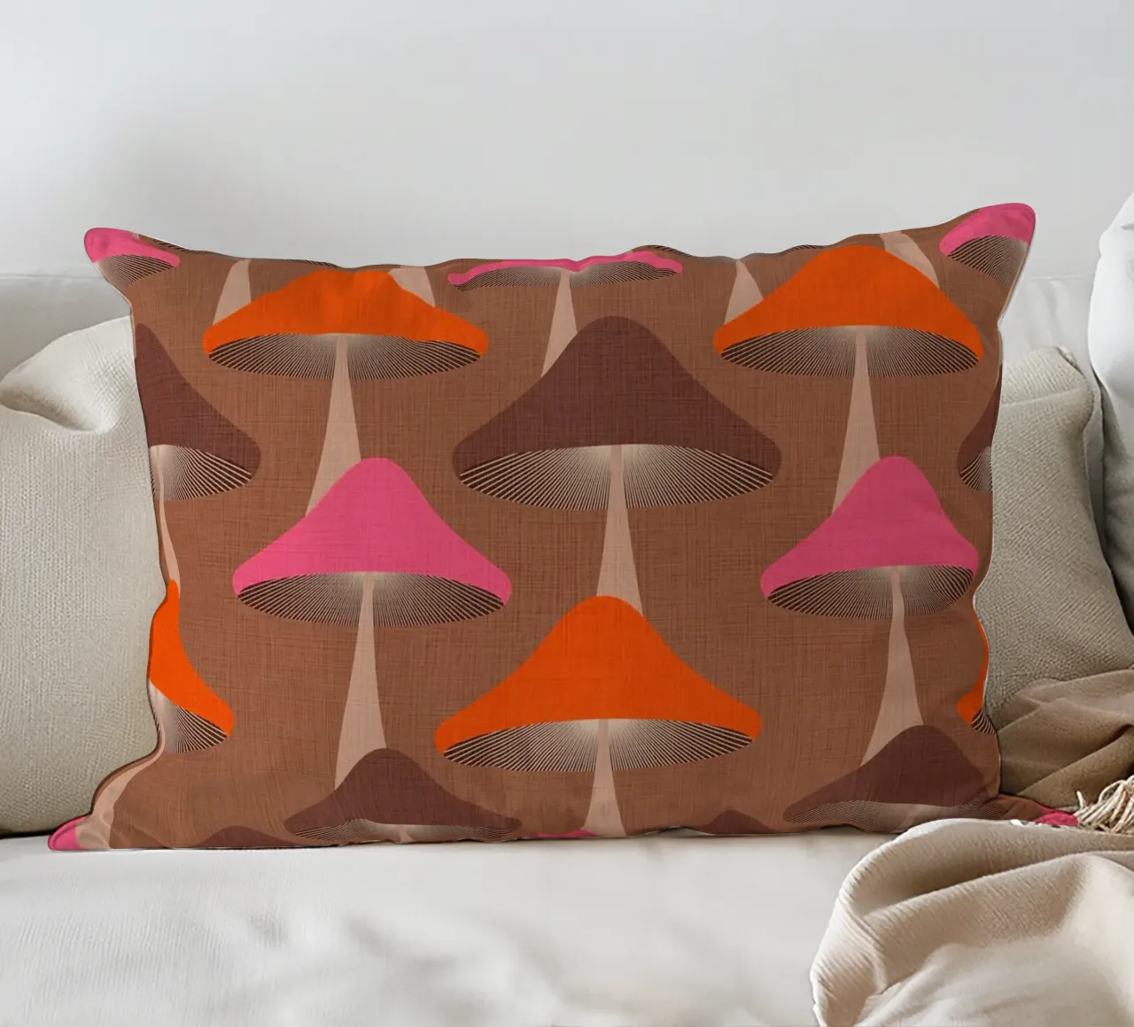 Surreale Mid Mod Fungi Design - Mousse Mocha cuscino da Dominique Vari