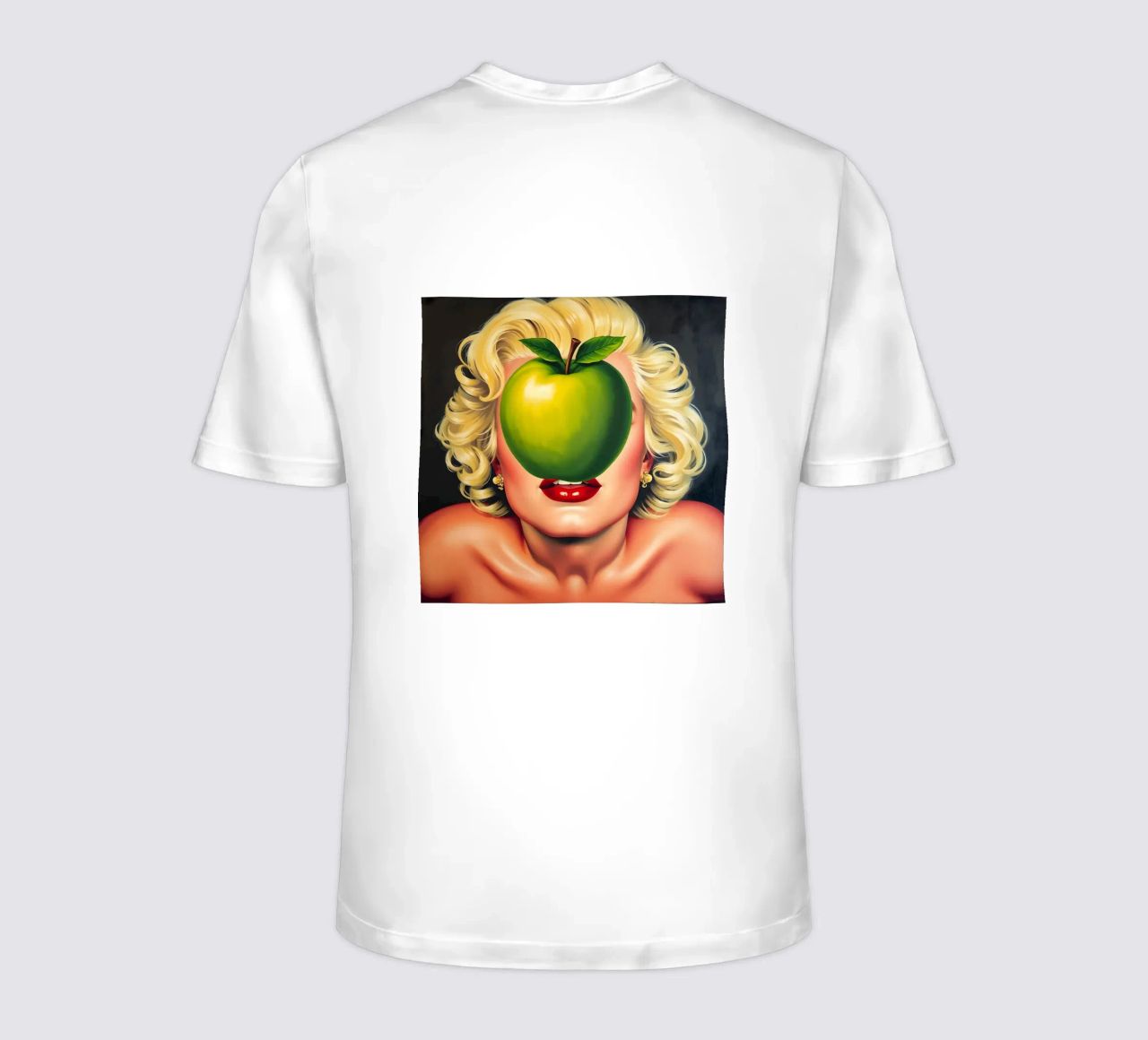 Das Geheimnis des Apfels: Eine Hommage an René Magritte T-Shirt von Studio Mooodz