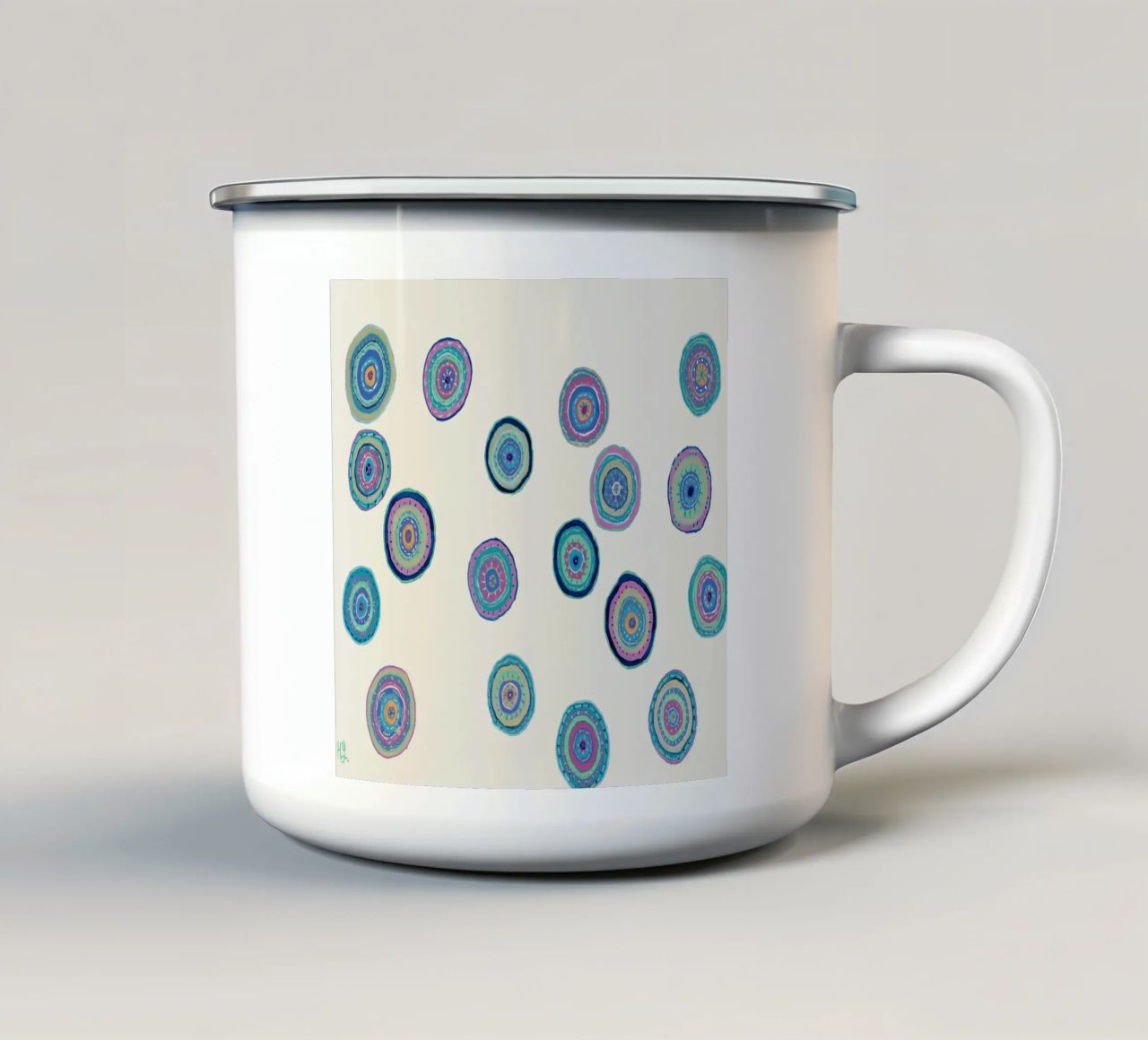 Orbite danzanti - Crema tazza in smalto da Helen Joynson