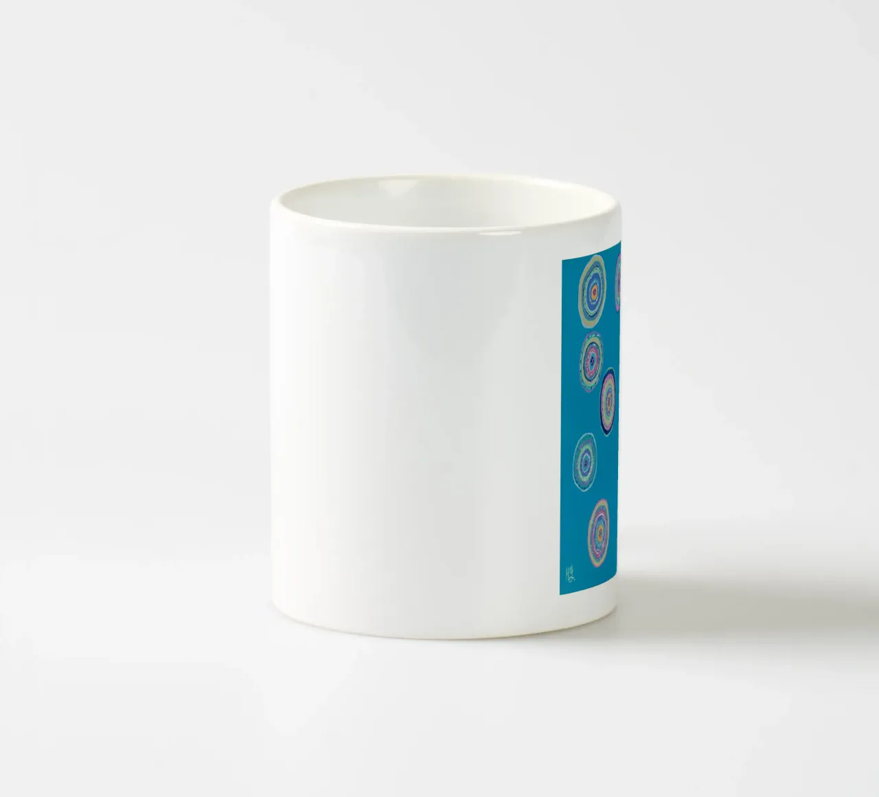 Orbite danzanti tazza in ceramica da Helen Joynson
