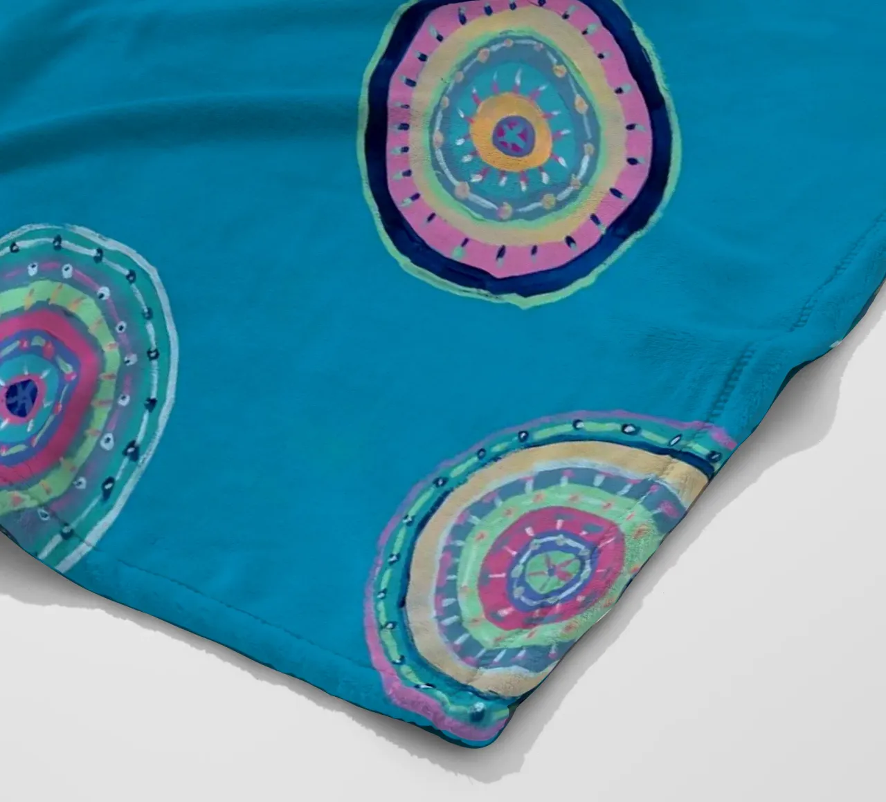 Tanzende Kugeln Fleecedecke von Helen Joynson