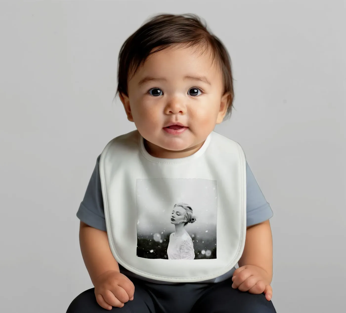 Snowing baby bib by Jovana Rikalo