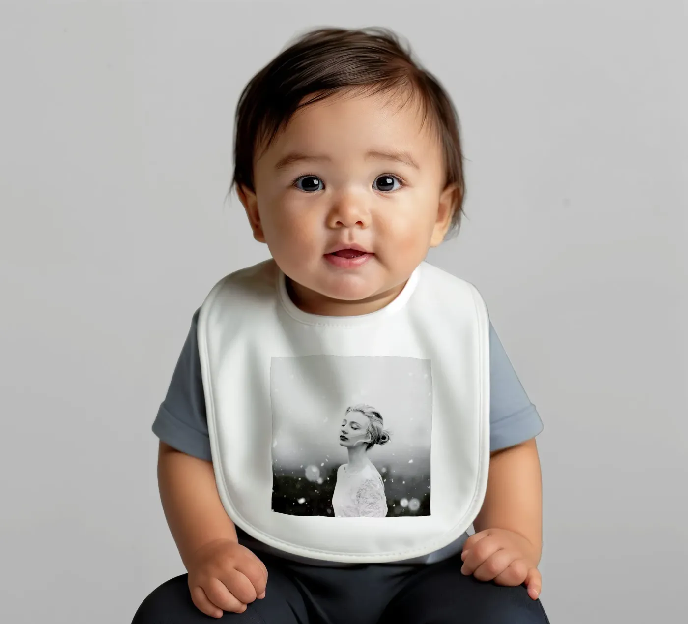 Snowing baby bib by Jovana Rikalo