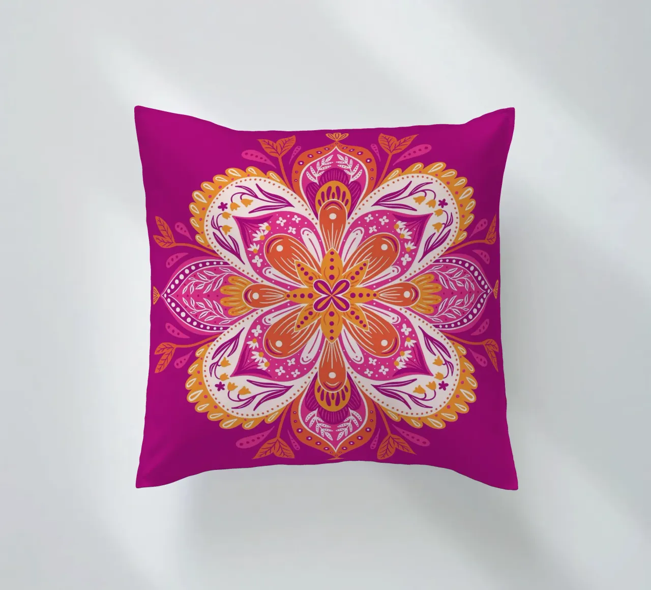 pink Mandala cuscino da nicigabrieldesigns