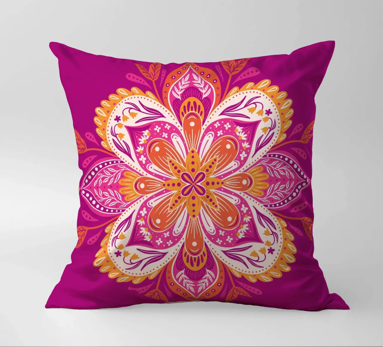 pink Mandala cuscino da nicigabrieldesigns