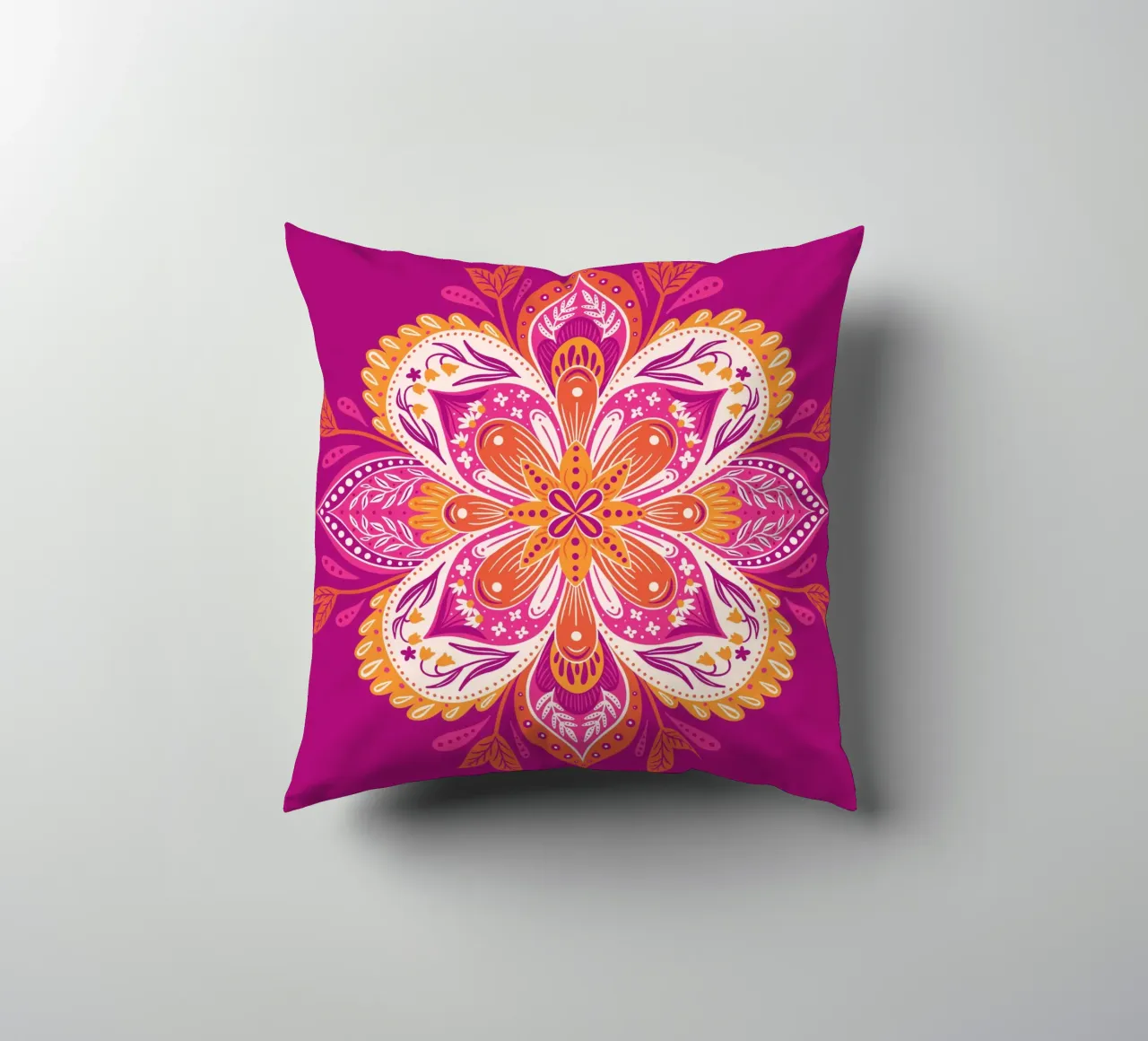 pink Mandala cuscino da nicigabrieldesigns
