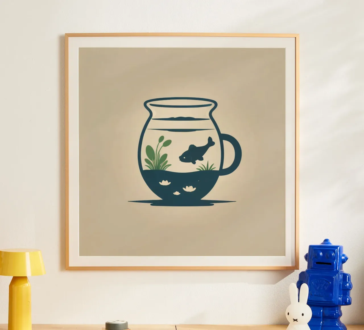 una vasca per pesci con piante acquatiche e un pesce che nuota poster con telaio in alluminio da DesignDoodle