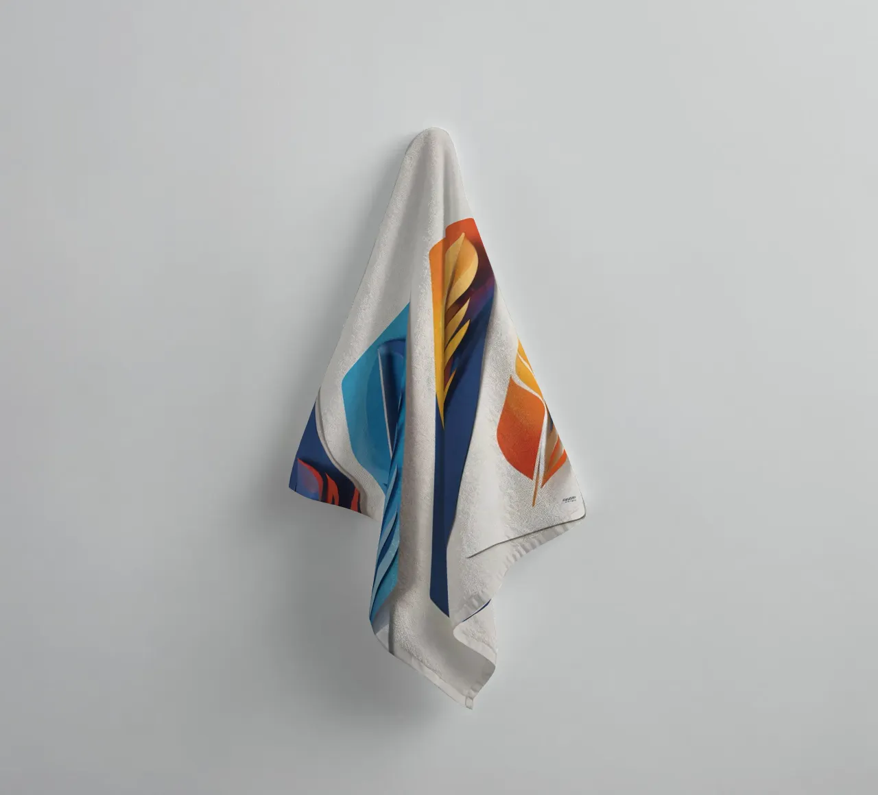 dessin en papier représentant des plumes colorées et superposées serviette de bain de DesignDoodle