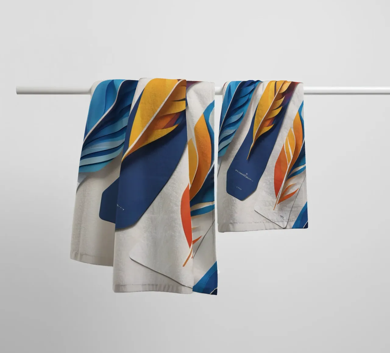dessin en papier représentant des plumes colorées et superposées serviette de bain de DesignDoodle