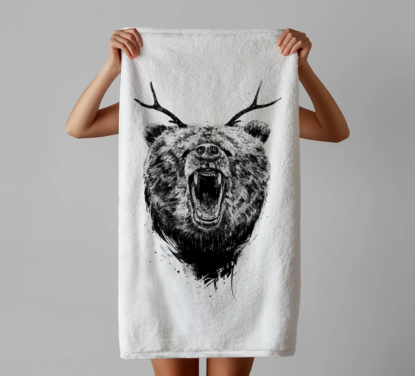 Angry Bear asciugamano da bagno da Balazs Solti