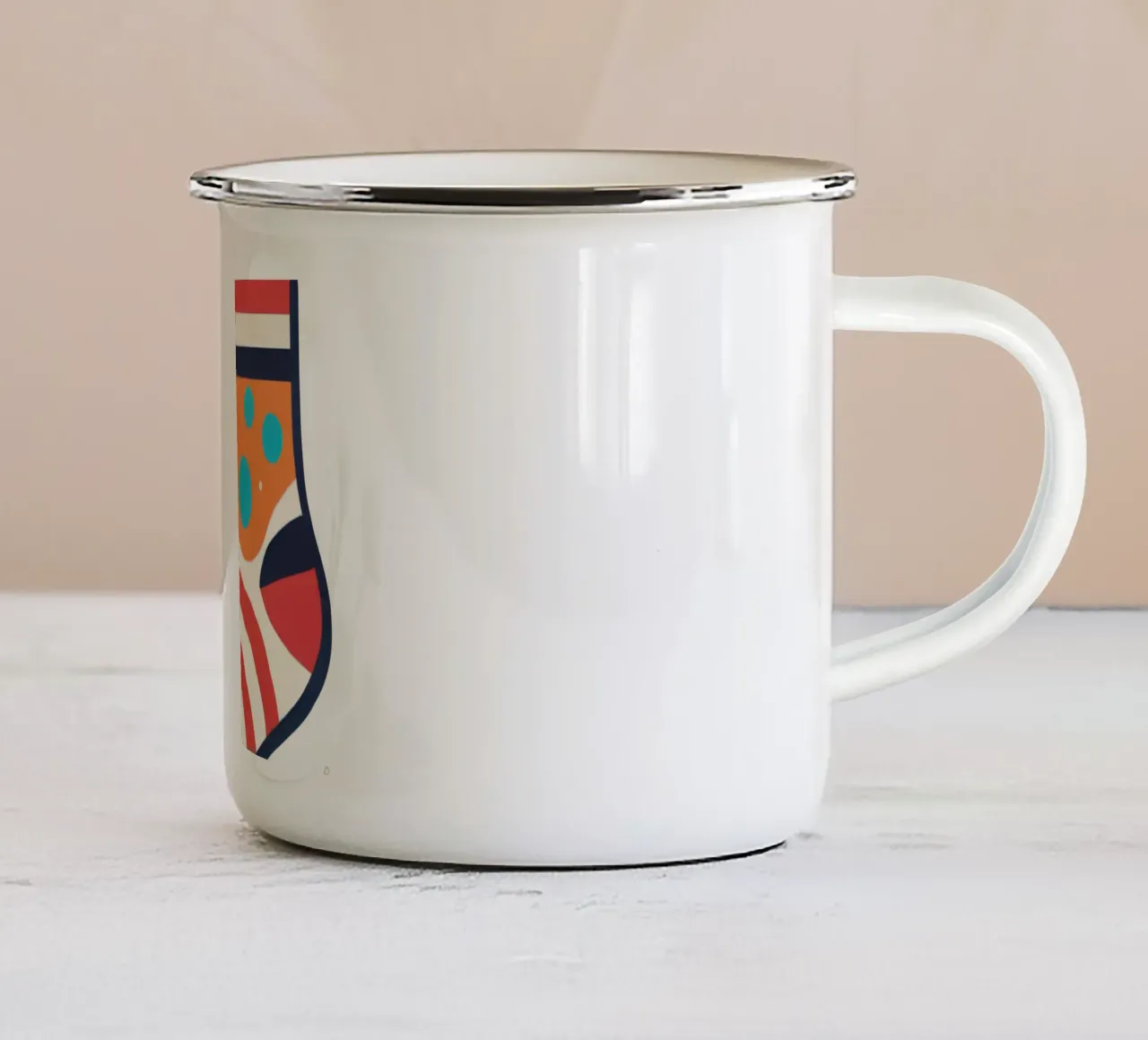 chaussette colorée avec des motifs ludiques mug en émail de DesignDoodle