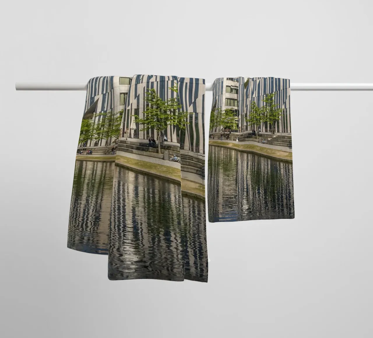 Kö-Bogen Duesseldorf asciugamano da bagno da Reisefotografie - Bilder aus aller Welt