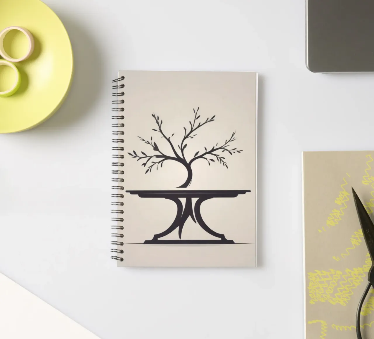 Arbre élégant avec des branches et des feuilles carnet à spirale de DesignDoodle